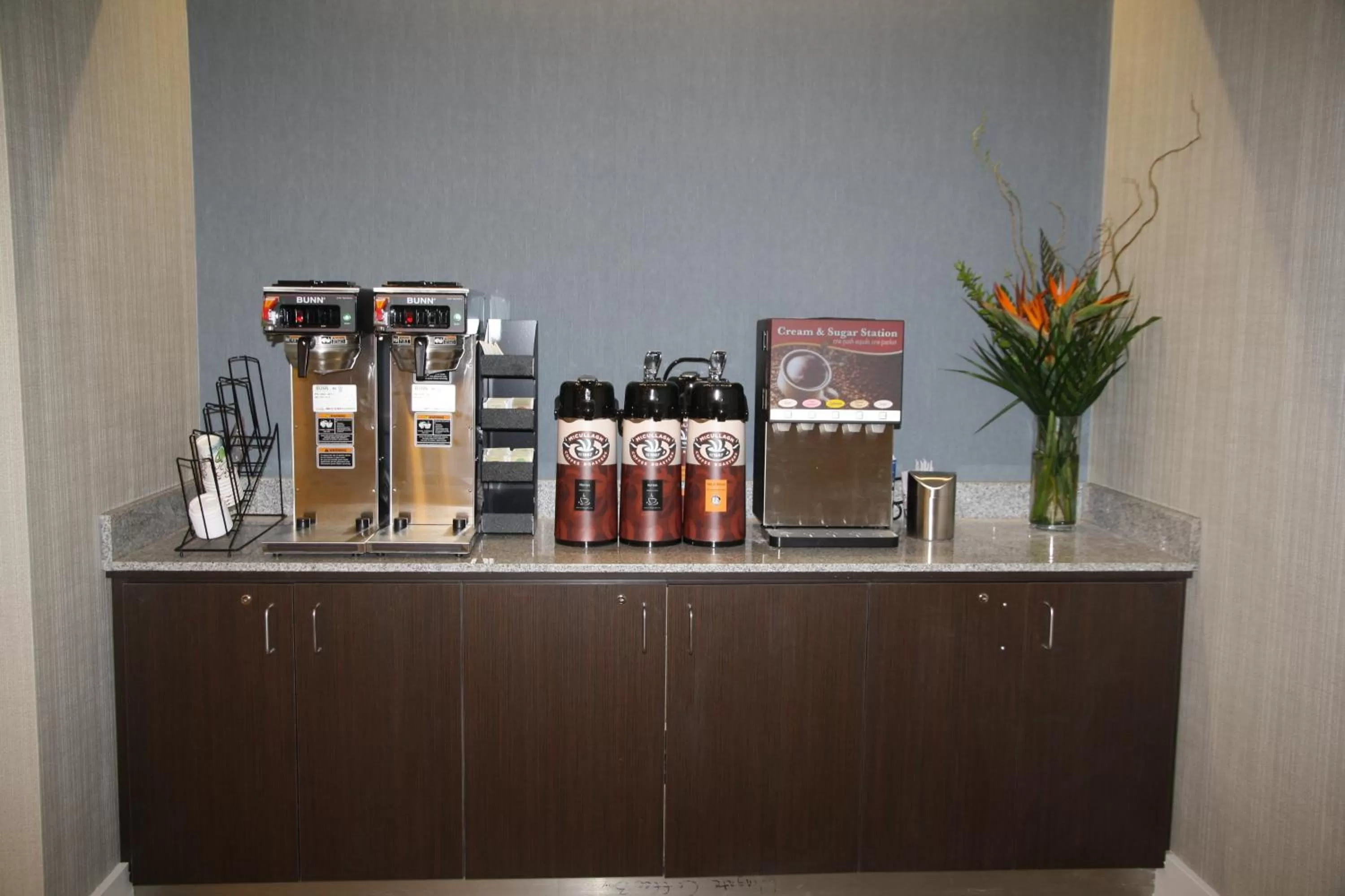 Drinks in Wingate by Wyndham Niagara Falls