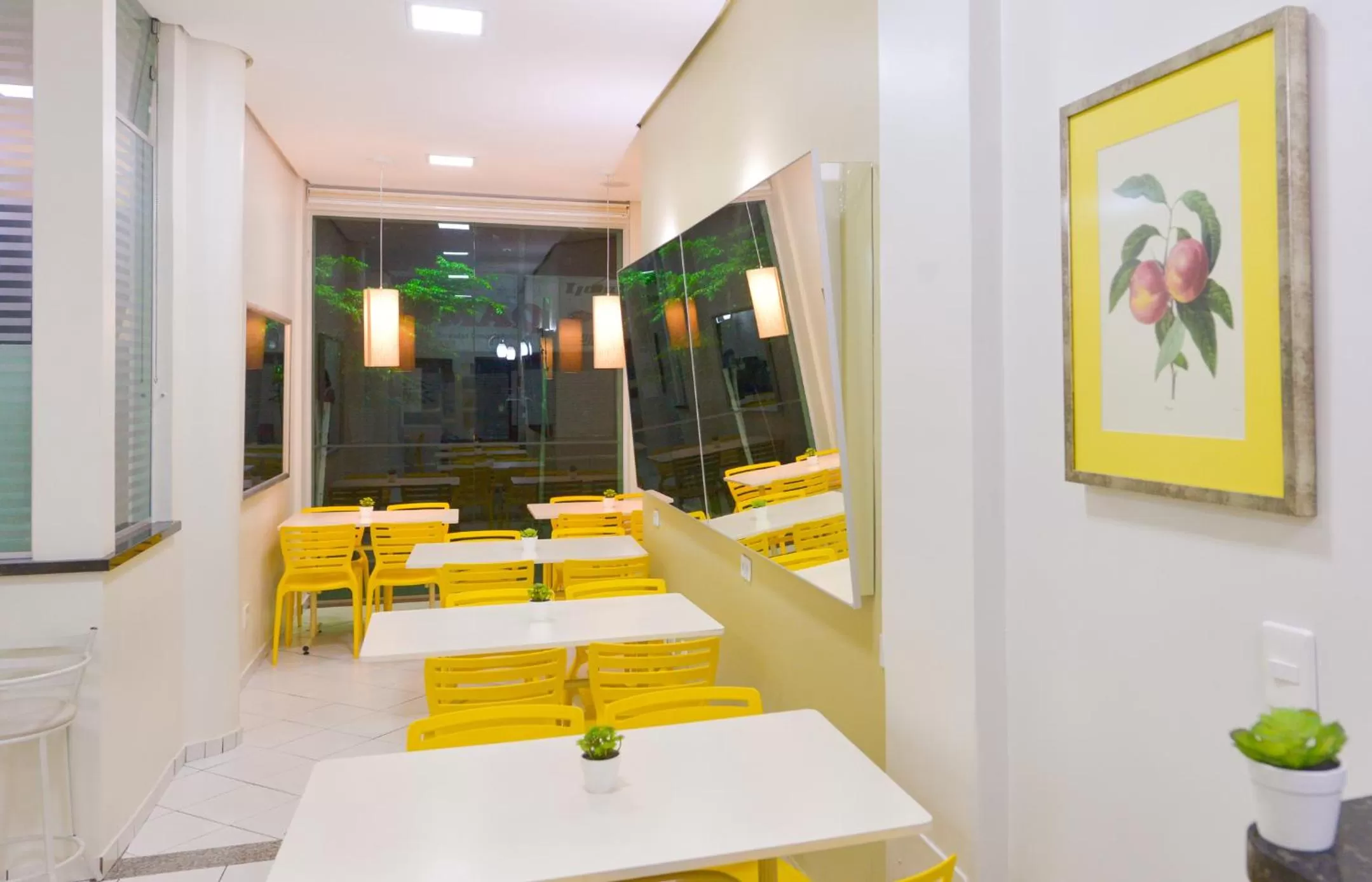 Restaurant/places to eat in Araucaria Hotel Business - Maringá