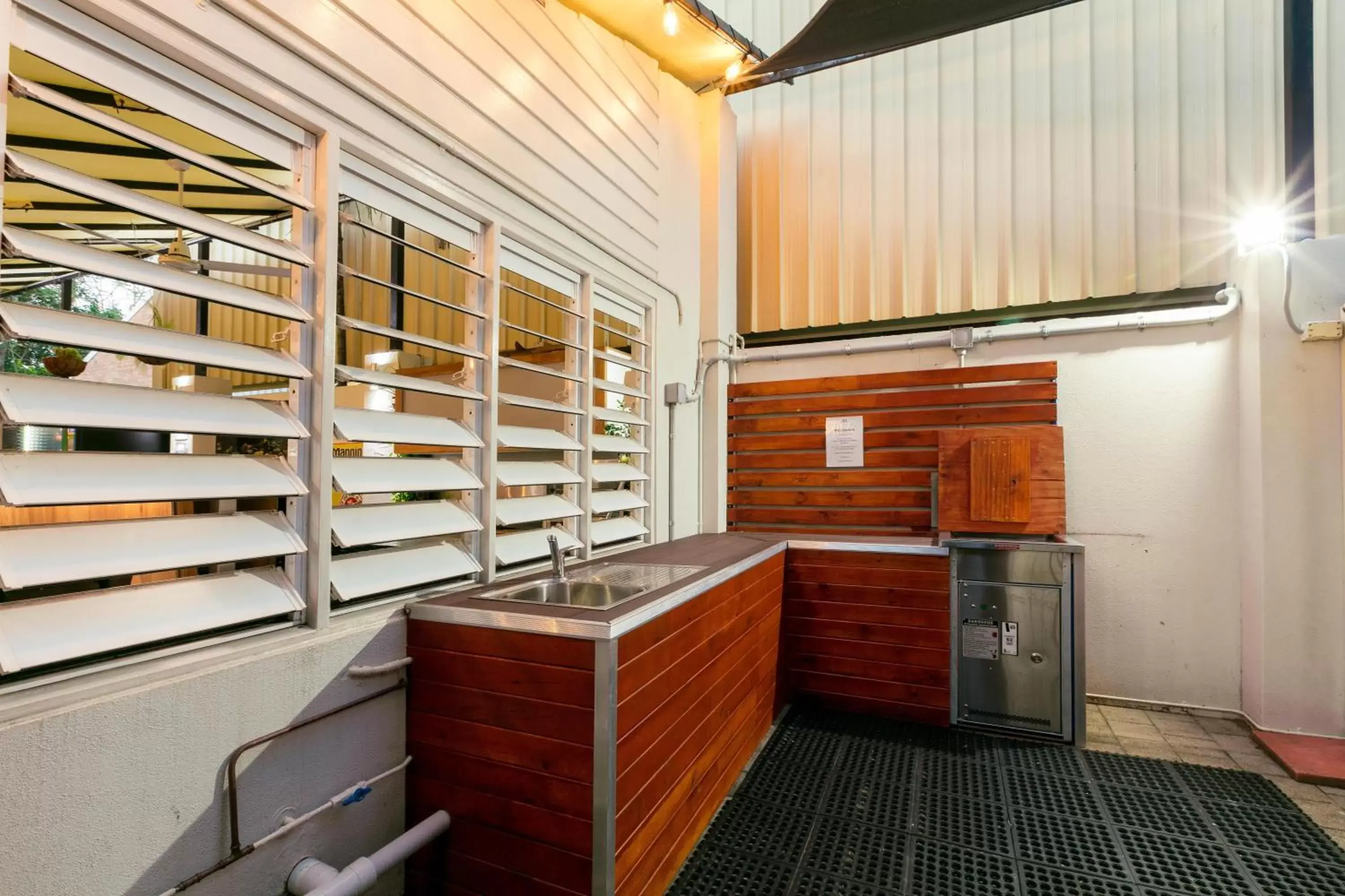 BBQ facilities, Kitchen/Kitchenette in Cairns Queens Court