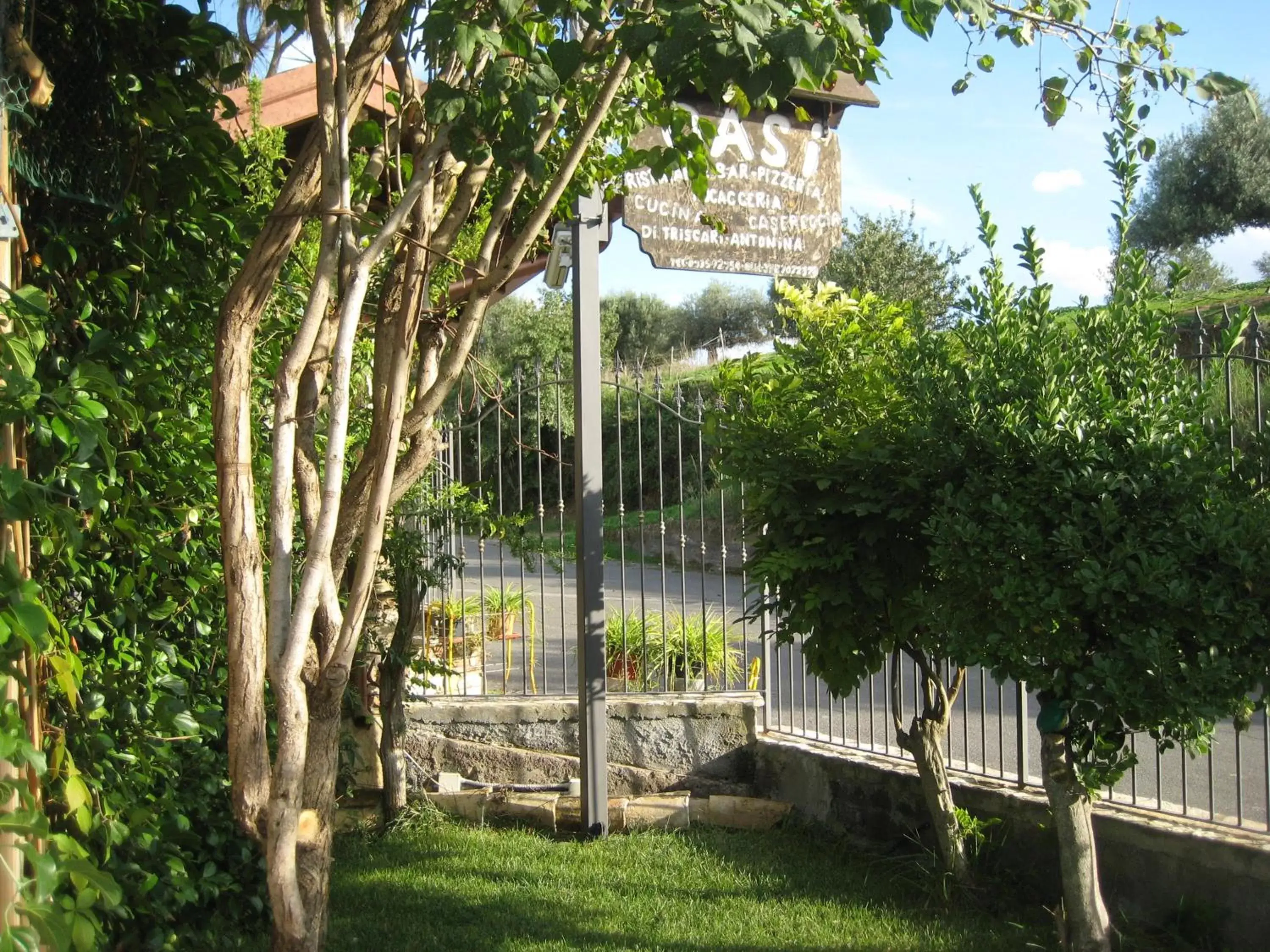 View (from property/room), Garden in Oasi del Lago