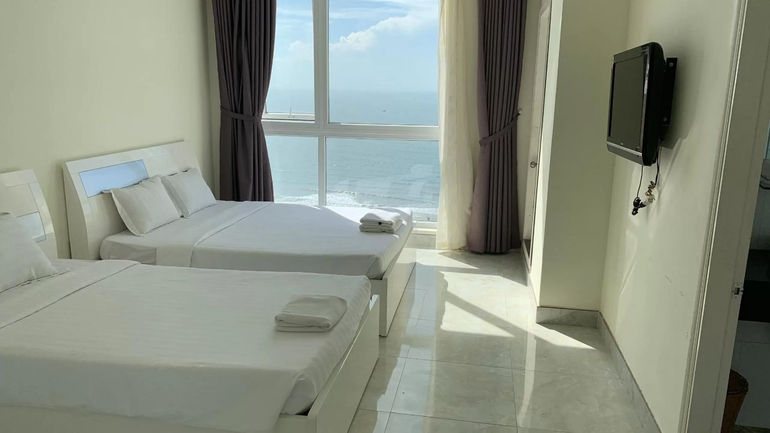 Photo of the whole room in Khách sạn San Hô Vũng Tàu (Coral Hotel)