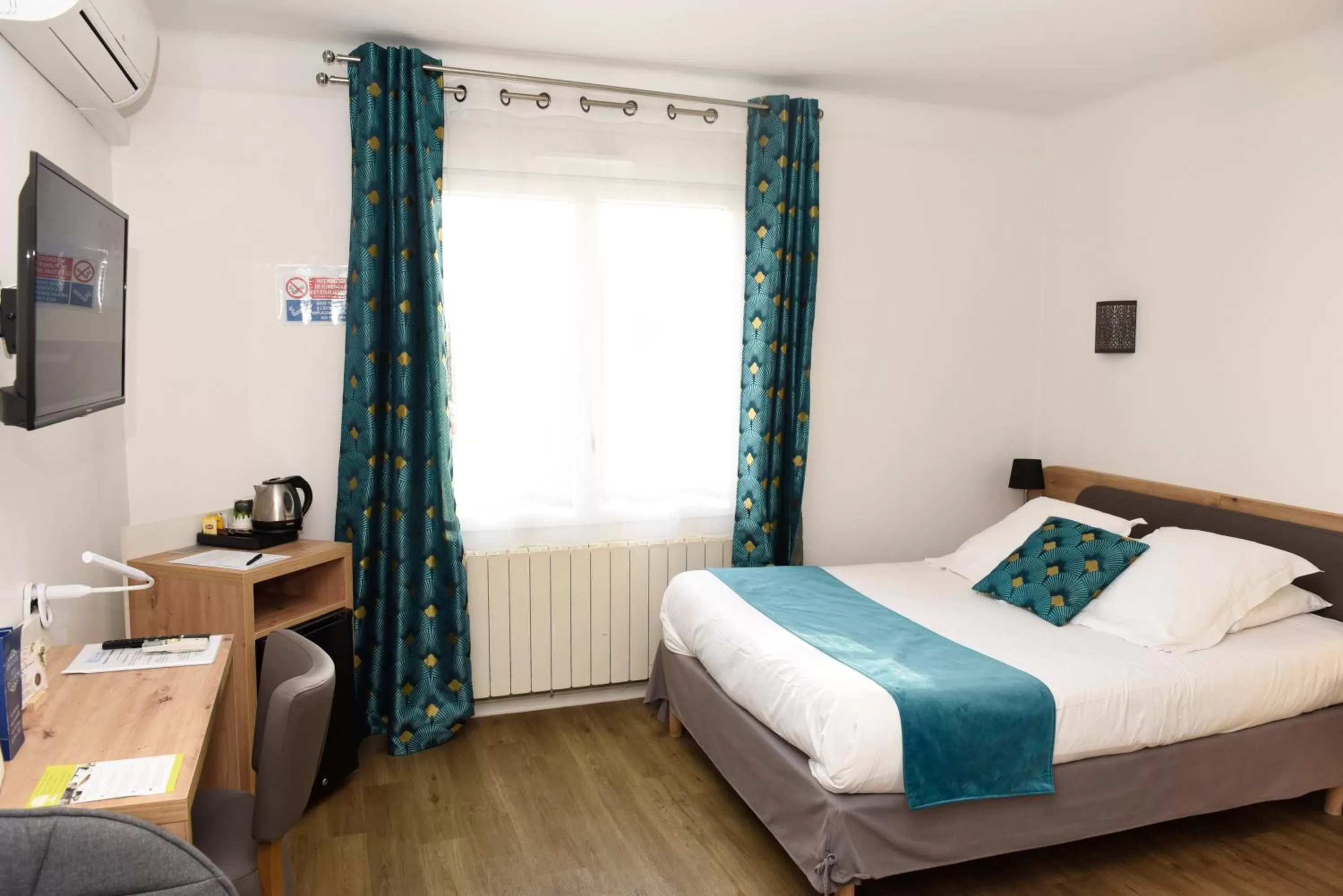 Bedroom in Azur Hôtel