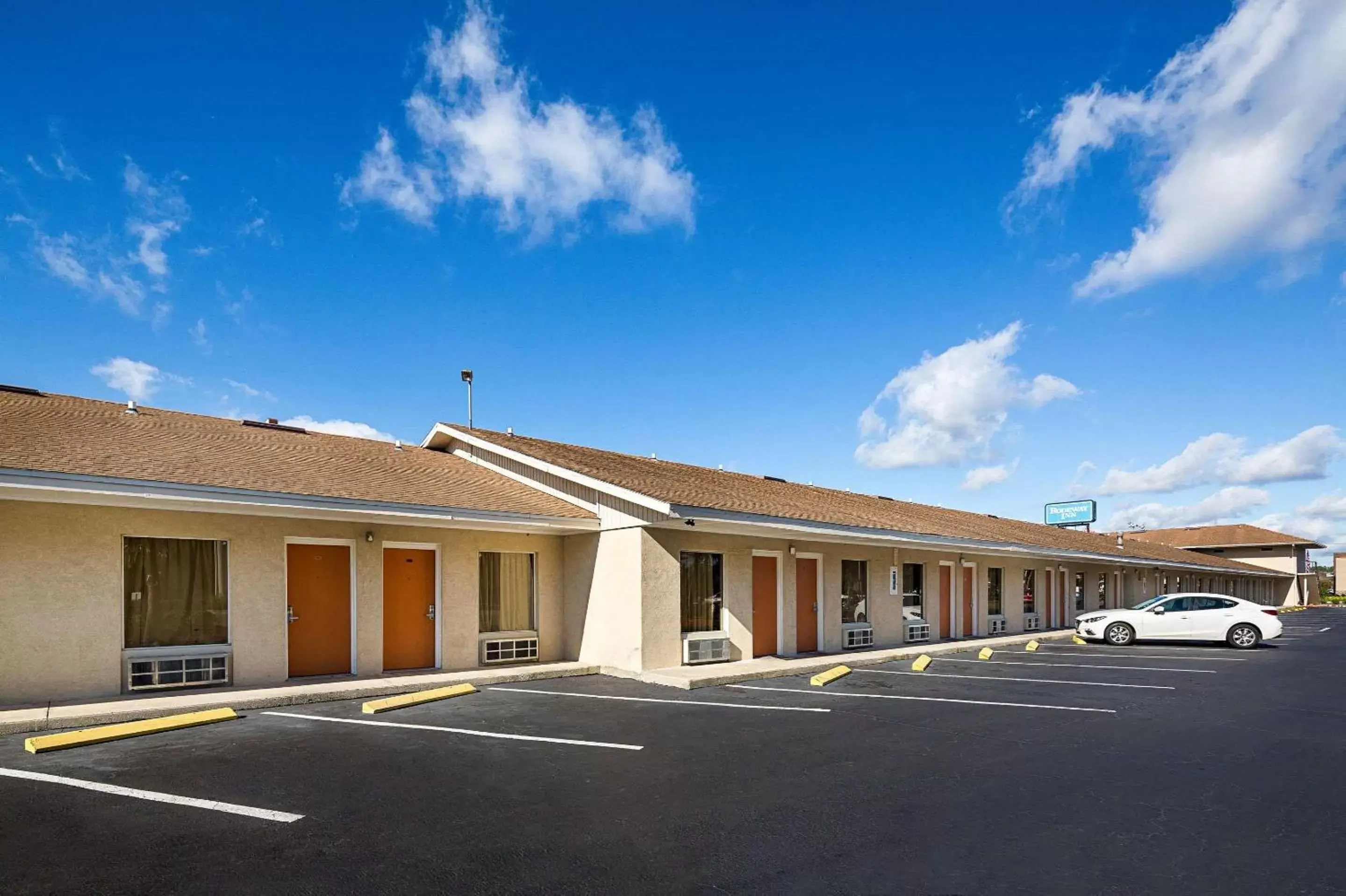 Property Building in Rodeway Inn Lake City I-75