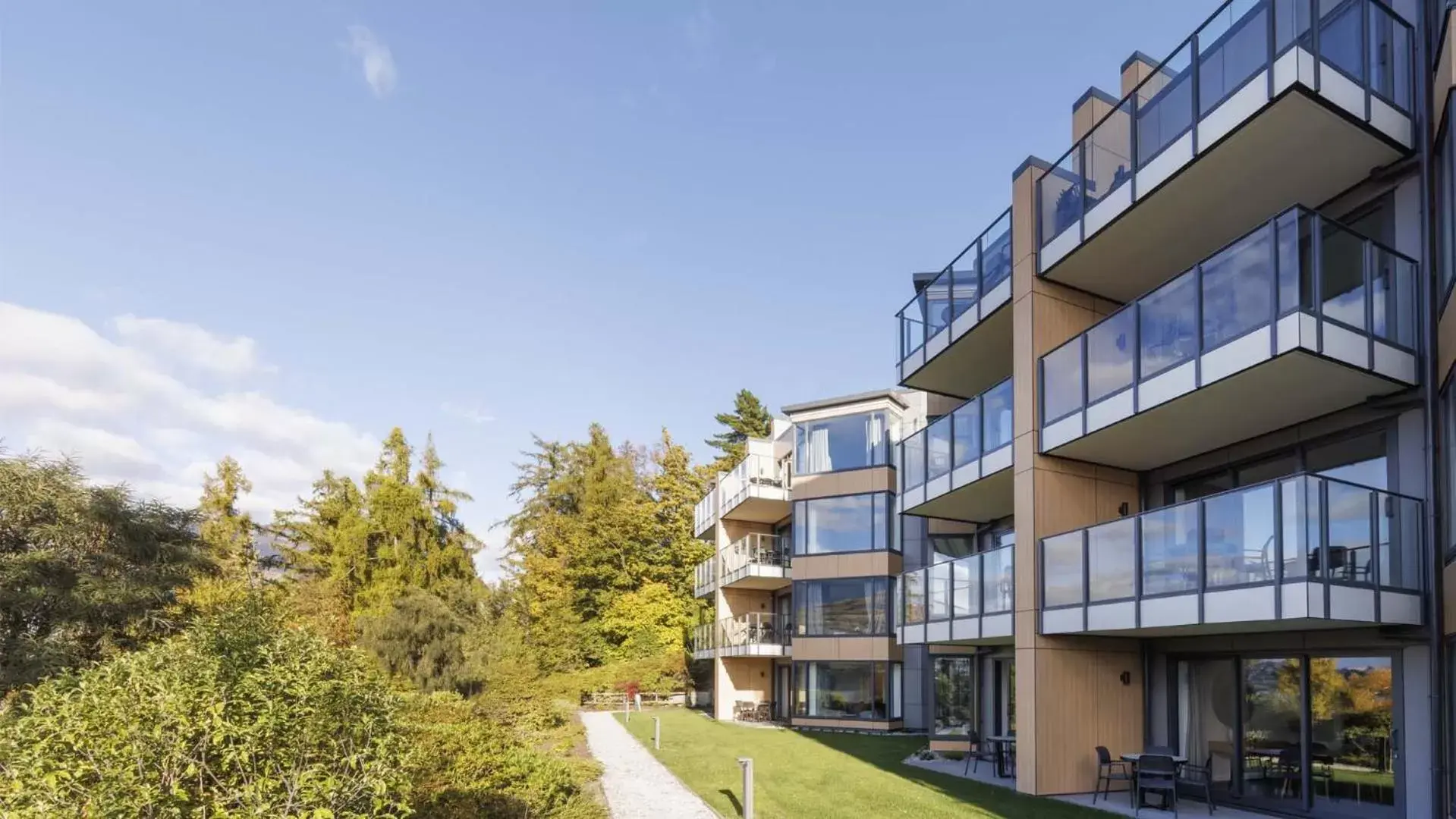 Property building in Oaks Queenstown Shores Resort Property building in Oaks Queenstown Shores Resort