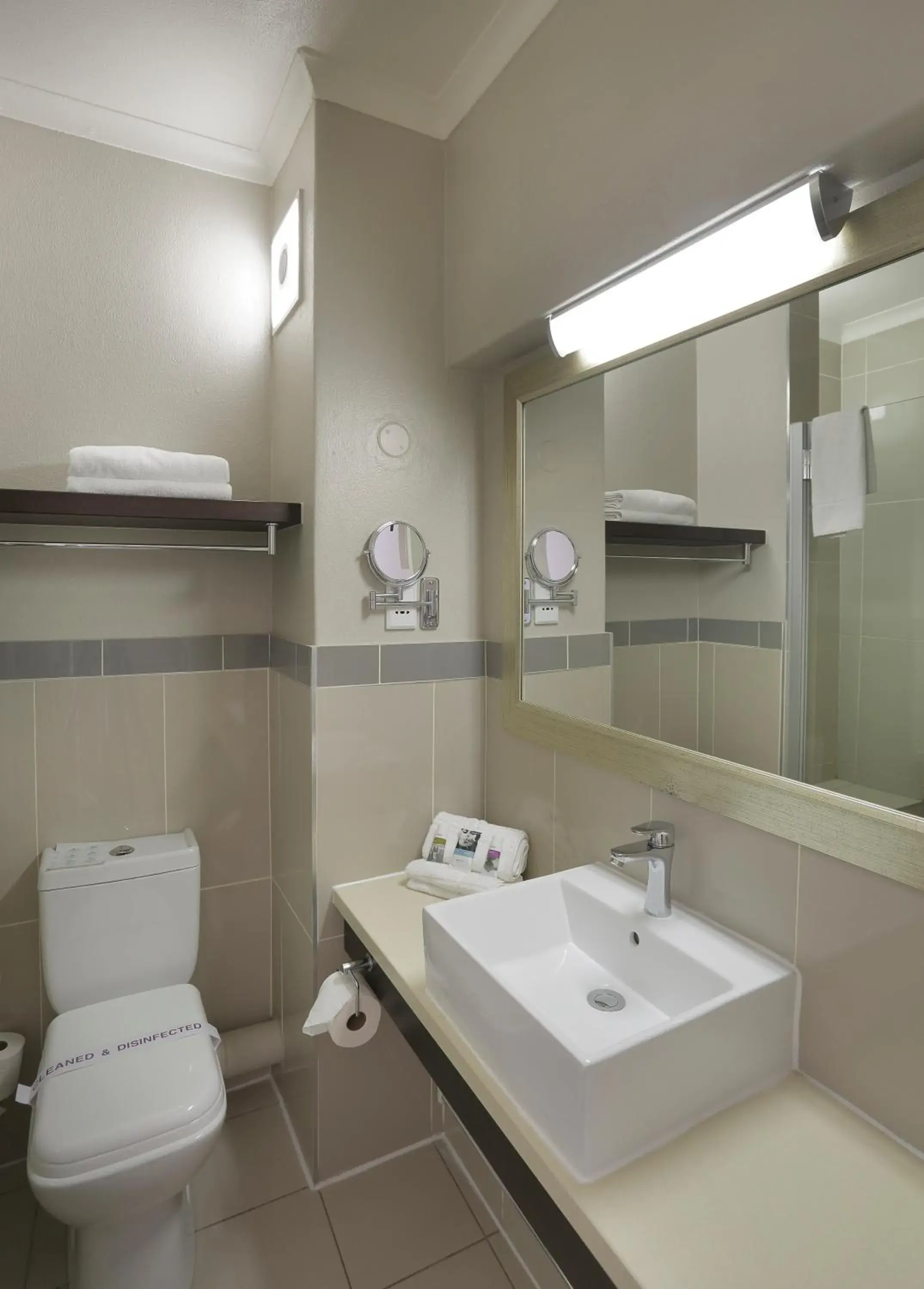 Toilet, Bathroom in Mercure Johannesburg Midrand