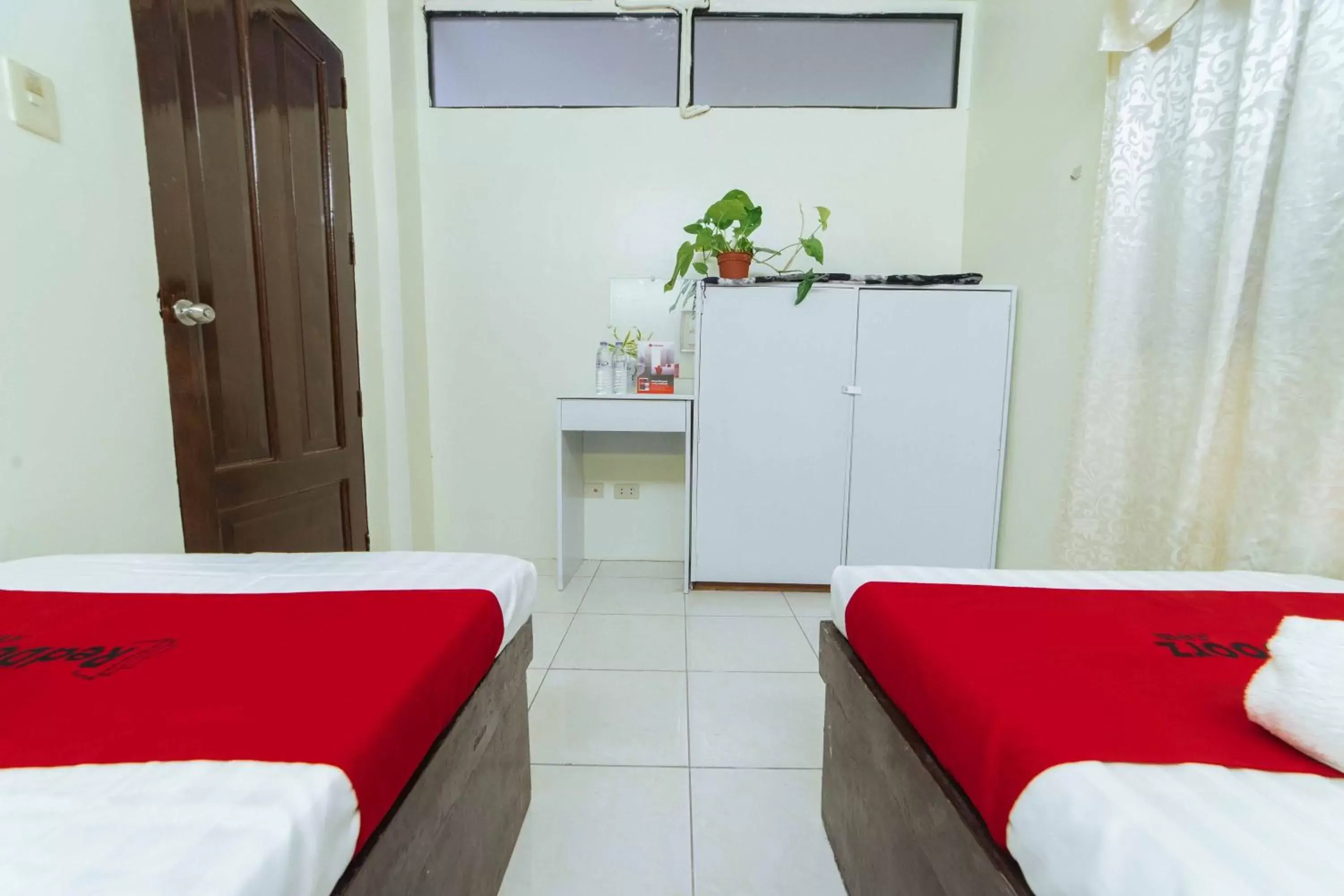 Bedroom, Bed in RedDoorz @ Ledesco Avenue Lapaz Iloilo Bedroom, Bed in RedDoorz @ Ledesco Avenue Lapaz Iloilo