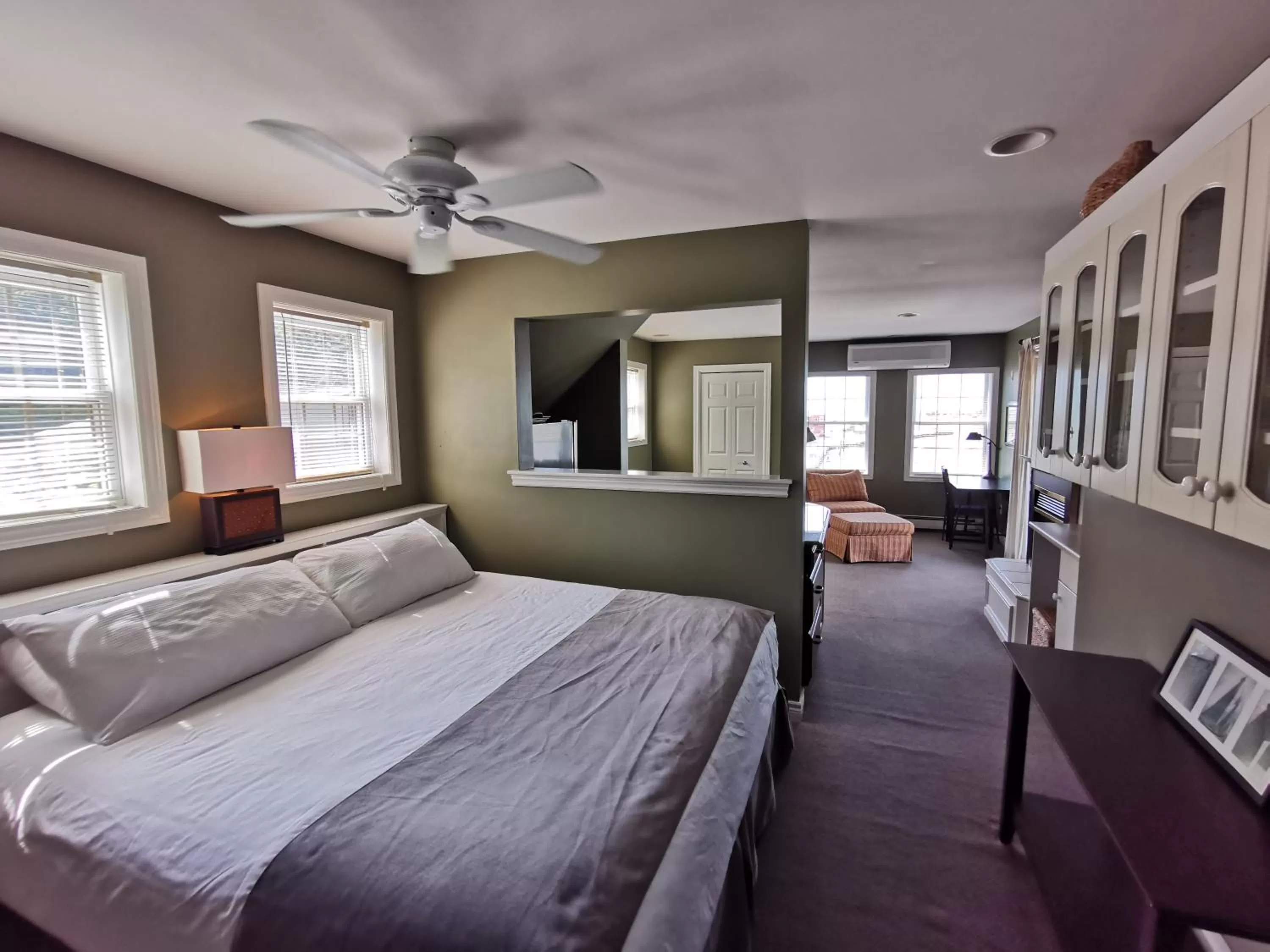 Bed in Inn on the Harbour and Telegraph House