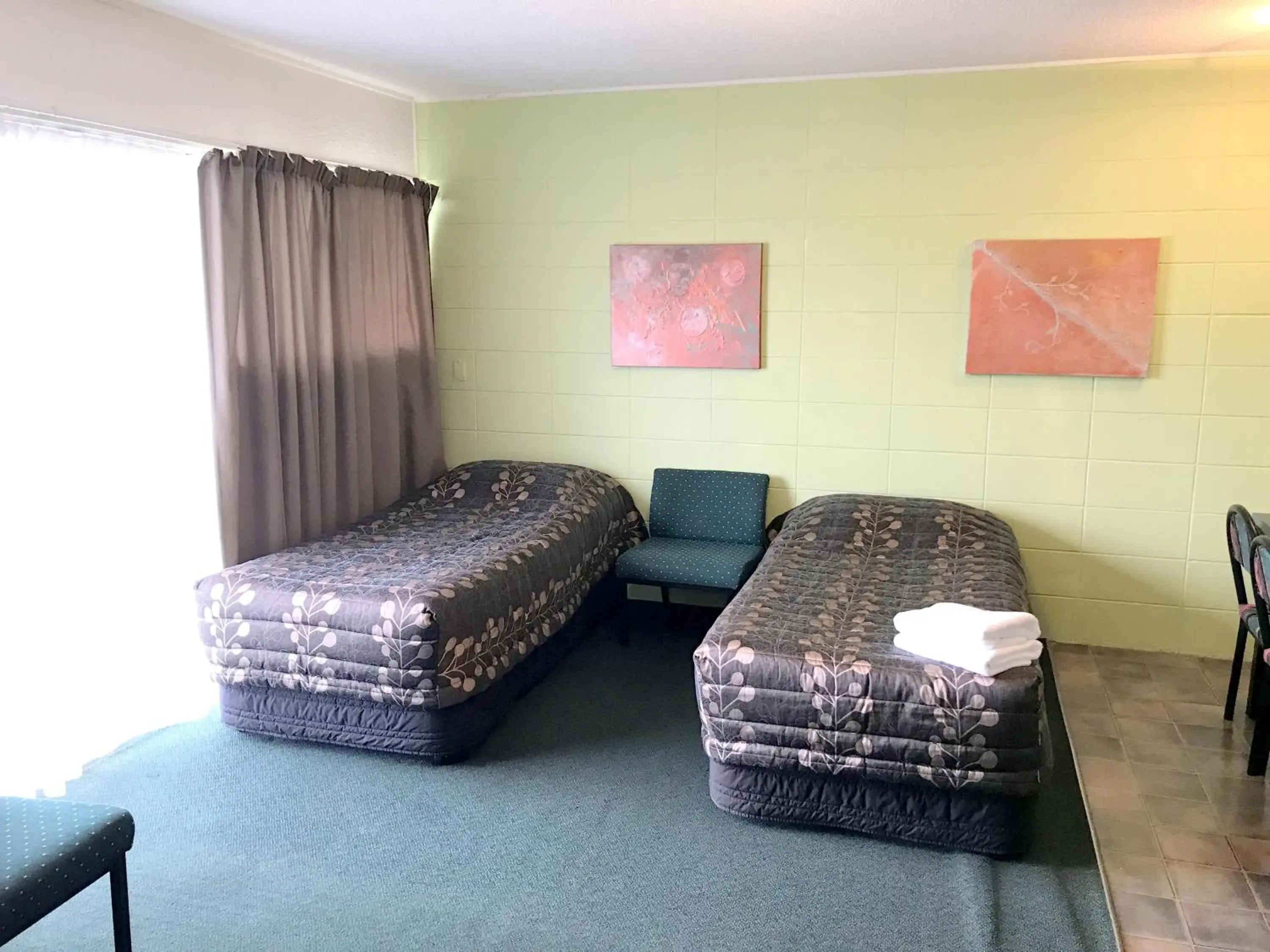 Bedroom, Bed in Greenview Motel