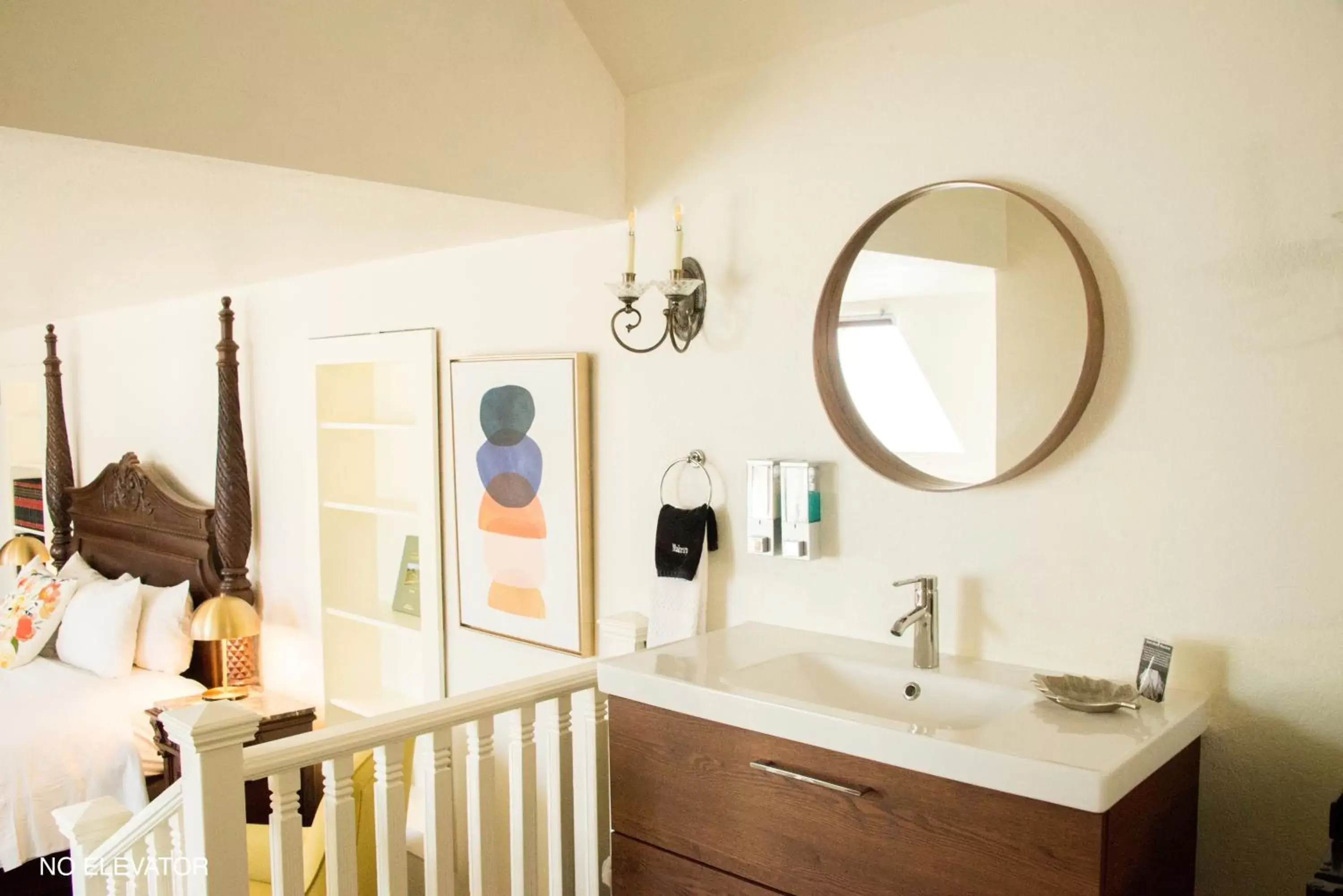 Bathroom in Cedar Gables Inn