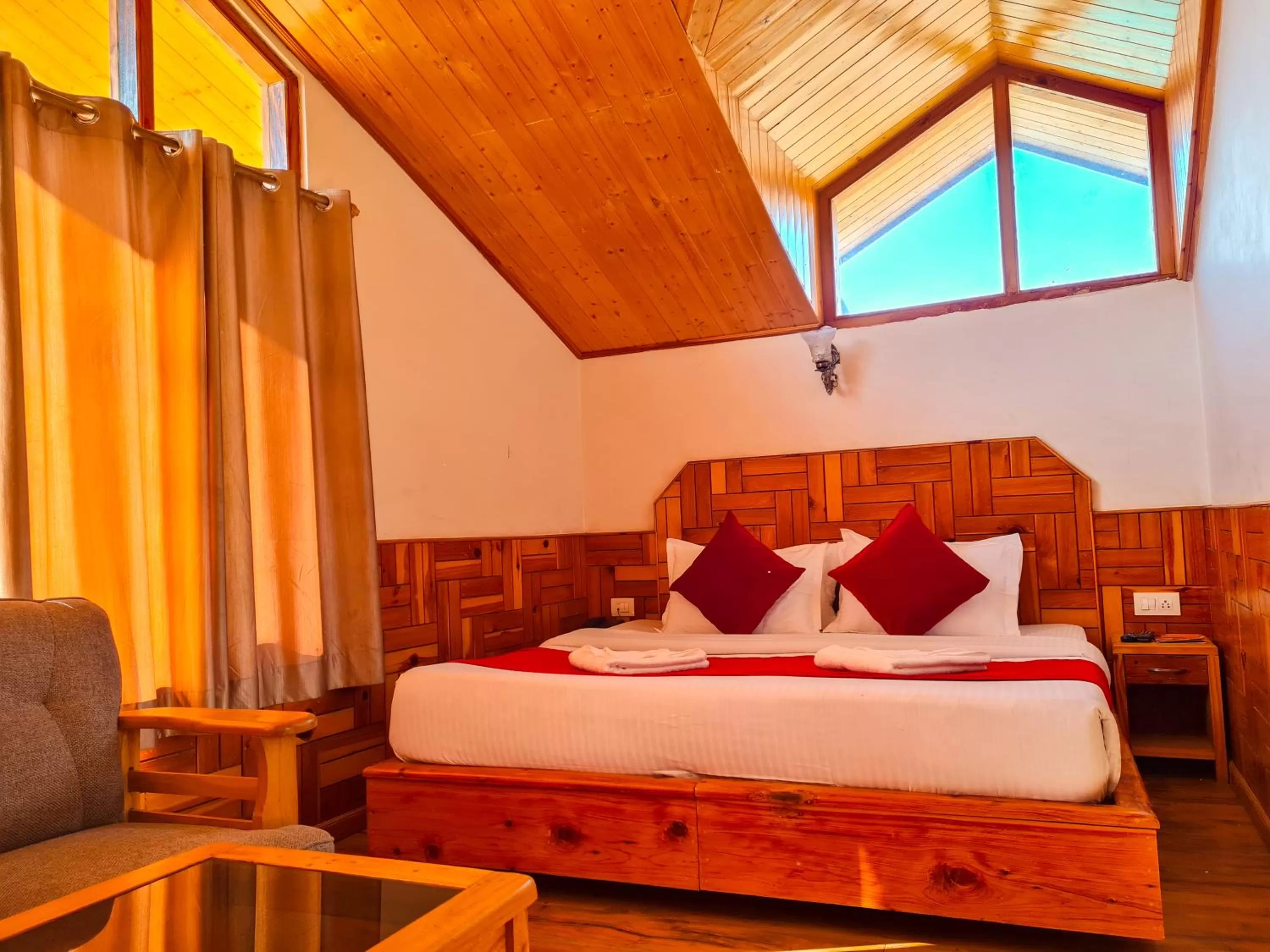 Bedroom, Bed in Namaste Inn Beas Valley