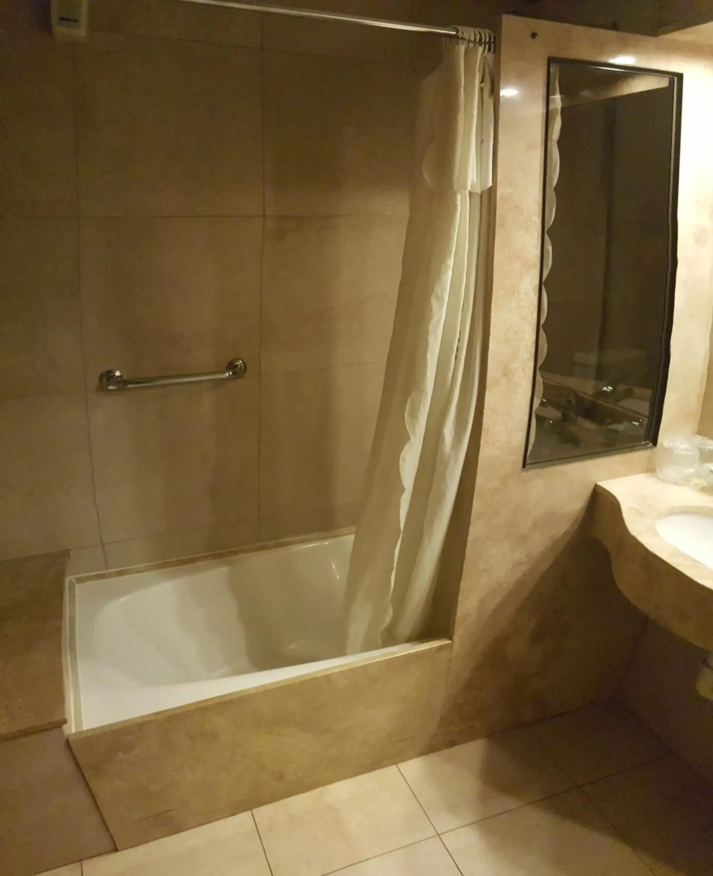 Hot Tub, Bathroom in Hotel Viñas Del Sol