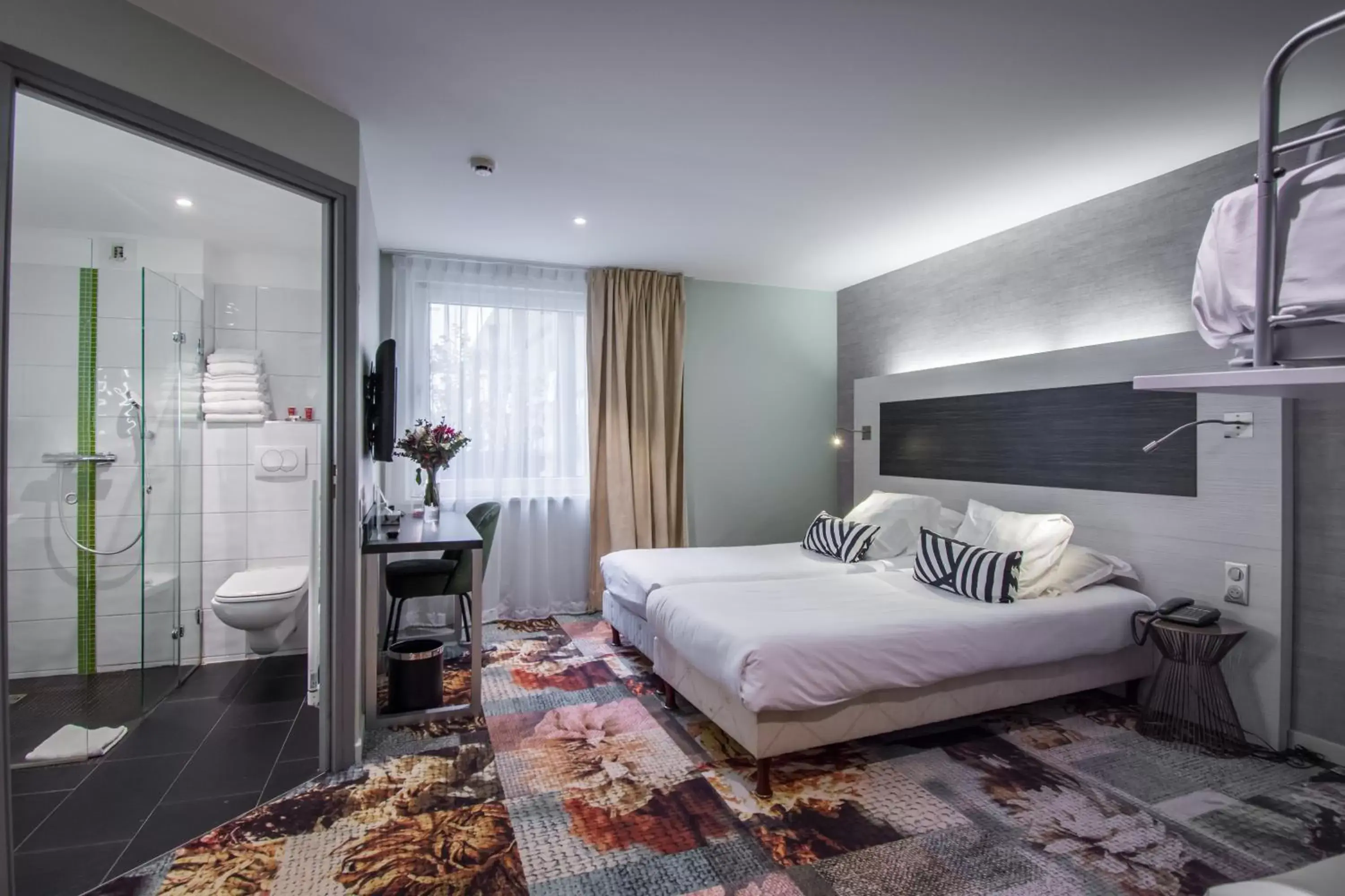 Photo of the whole room, Bed in Hôtel Couvent du Franciscain Centre ville Photo of the whole room, Bed in Hôtel Couvent du Franciscain Centre ville