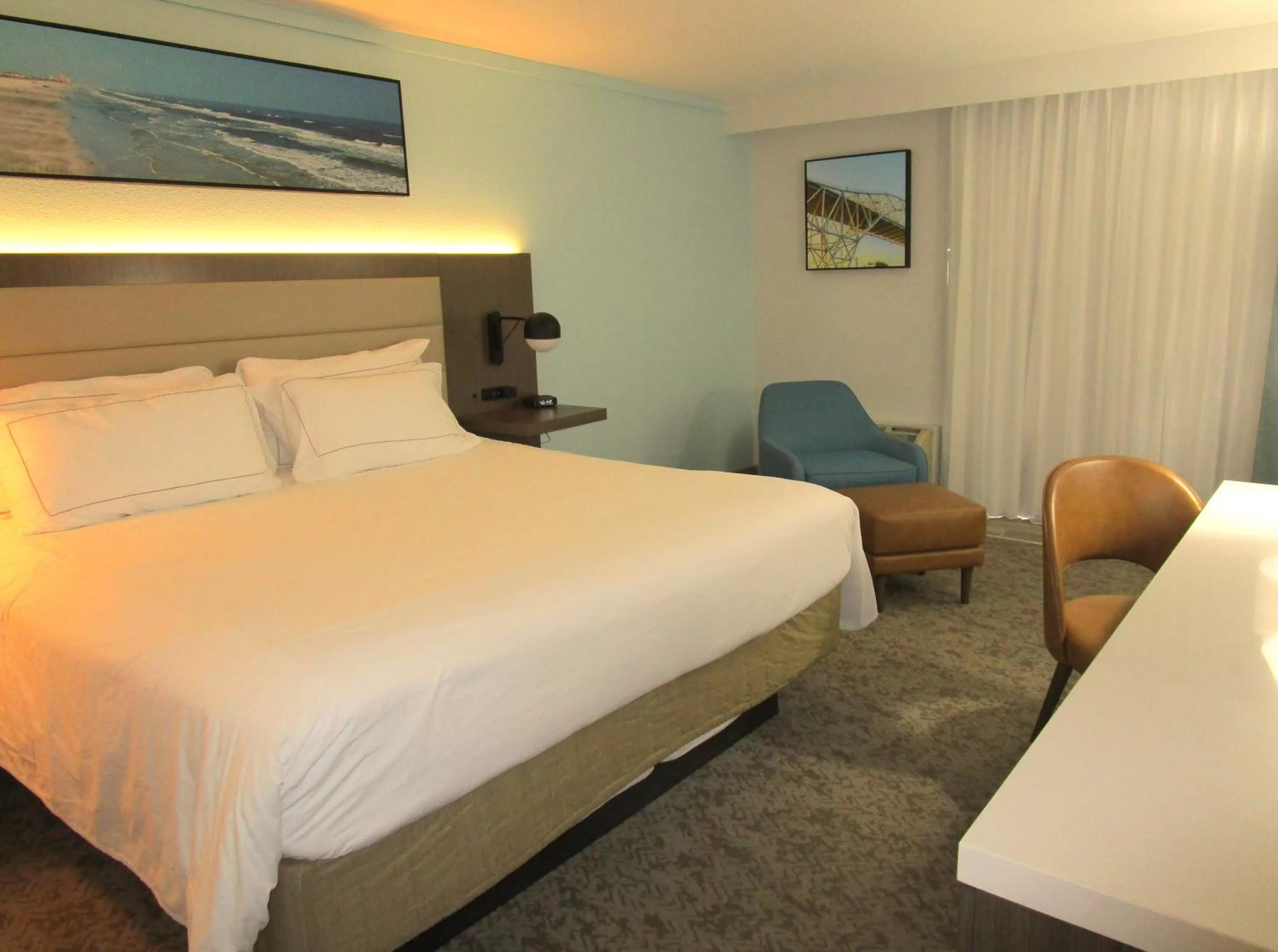 Bed in DoubleTree by Hilton Corpus Christi Beachfront