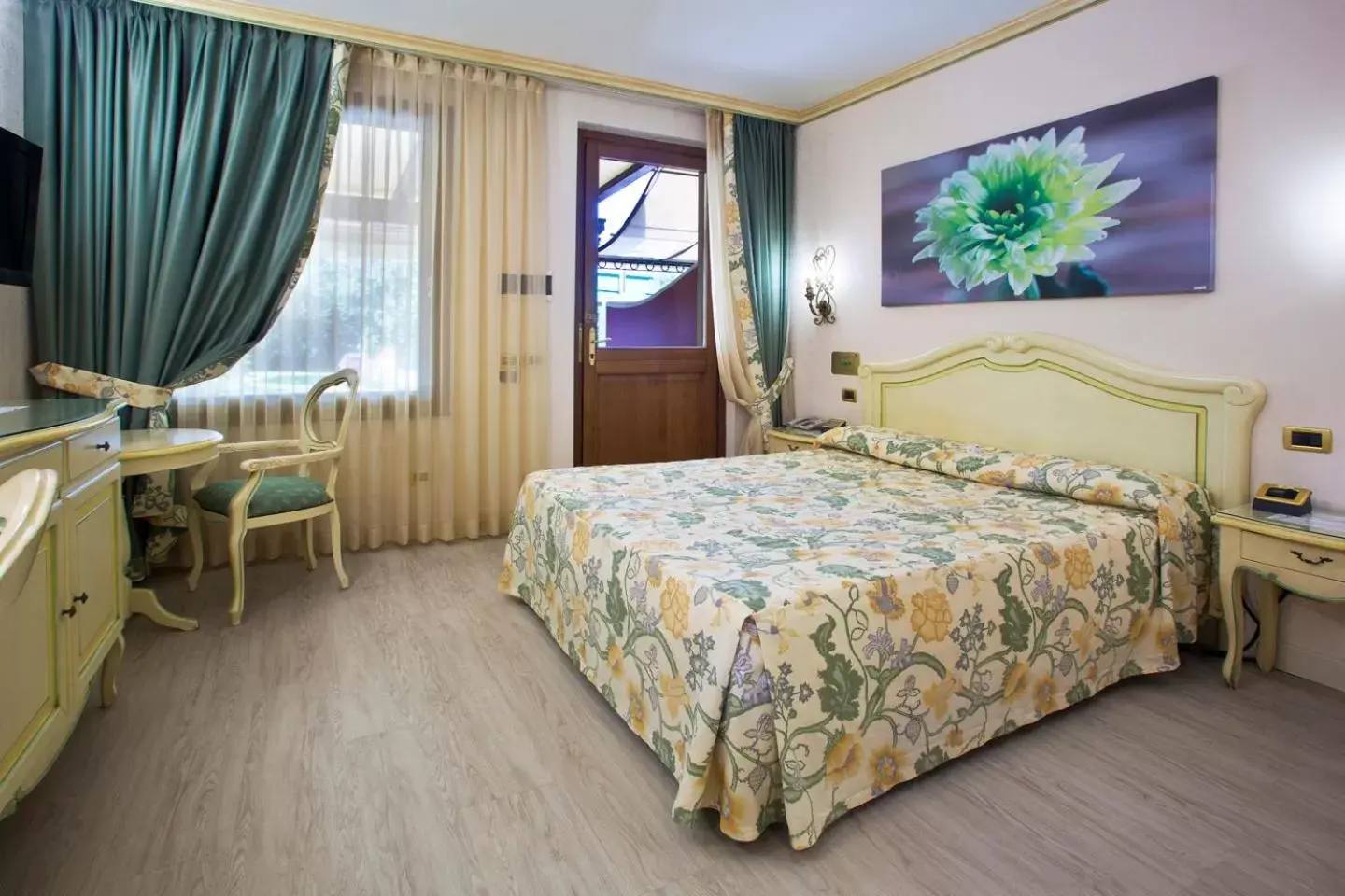 Photo of the whole room, Bed in Vip's Motel Luxury Accommodation & Spa Photo of the whole room, Bed in Vip's Motel Luxury Accommodation & Spa