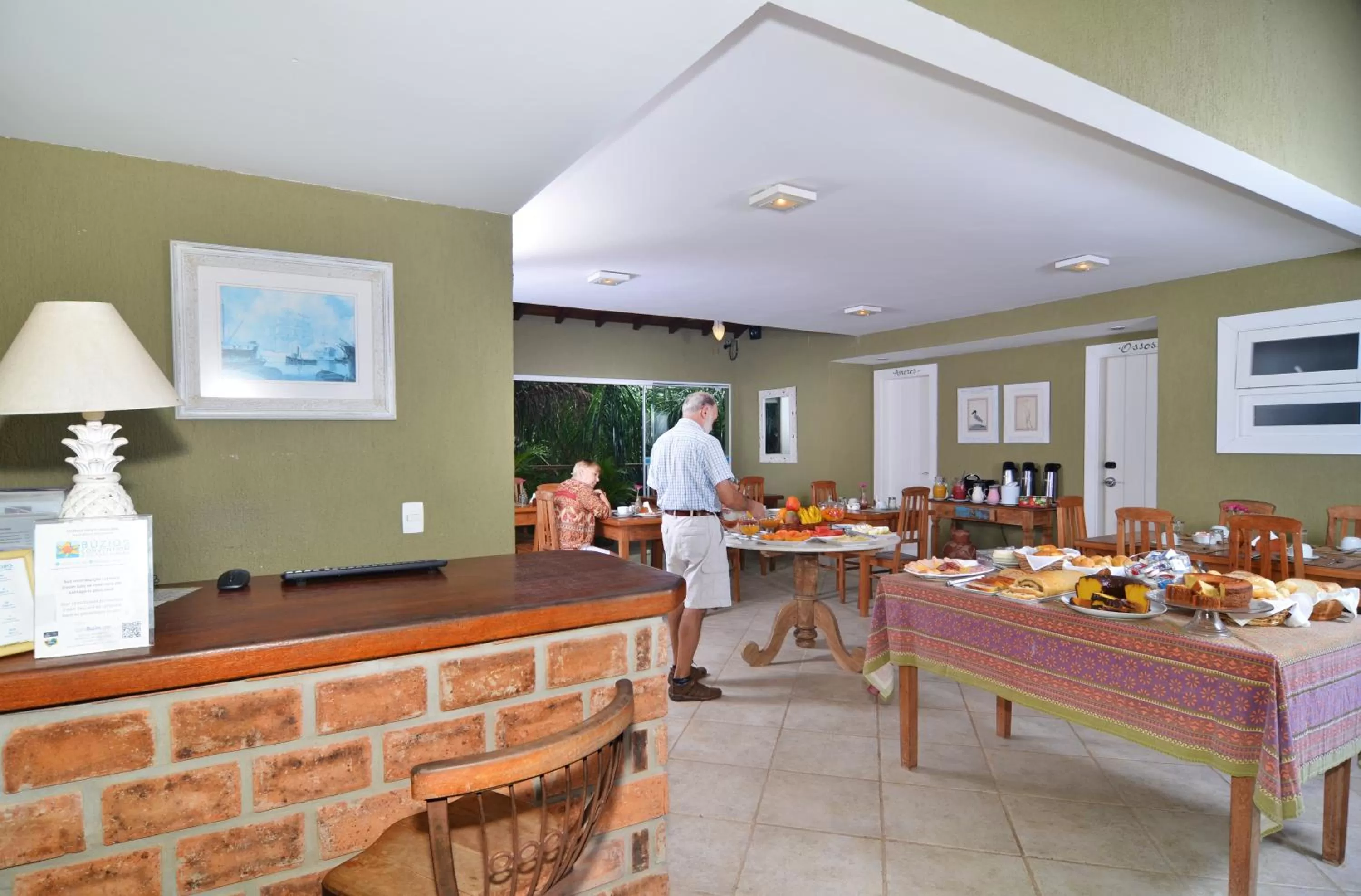 Buffet breakfast in Pousada Dos Búzios