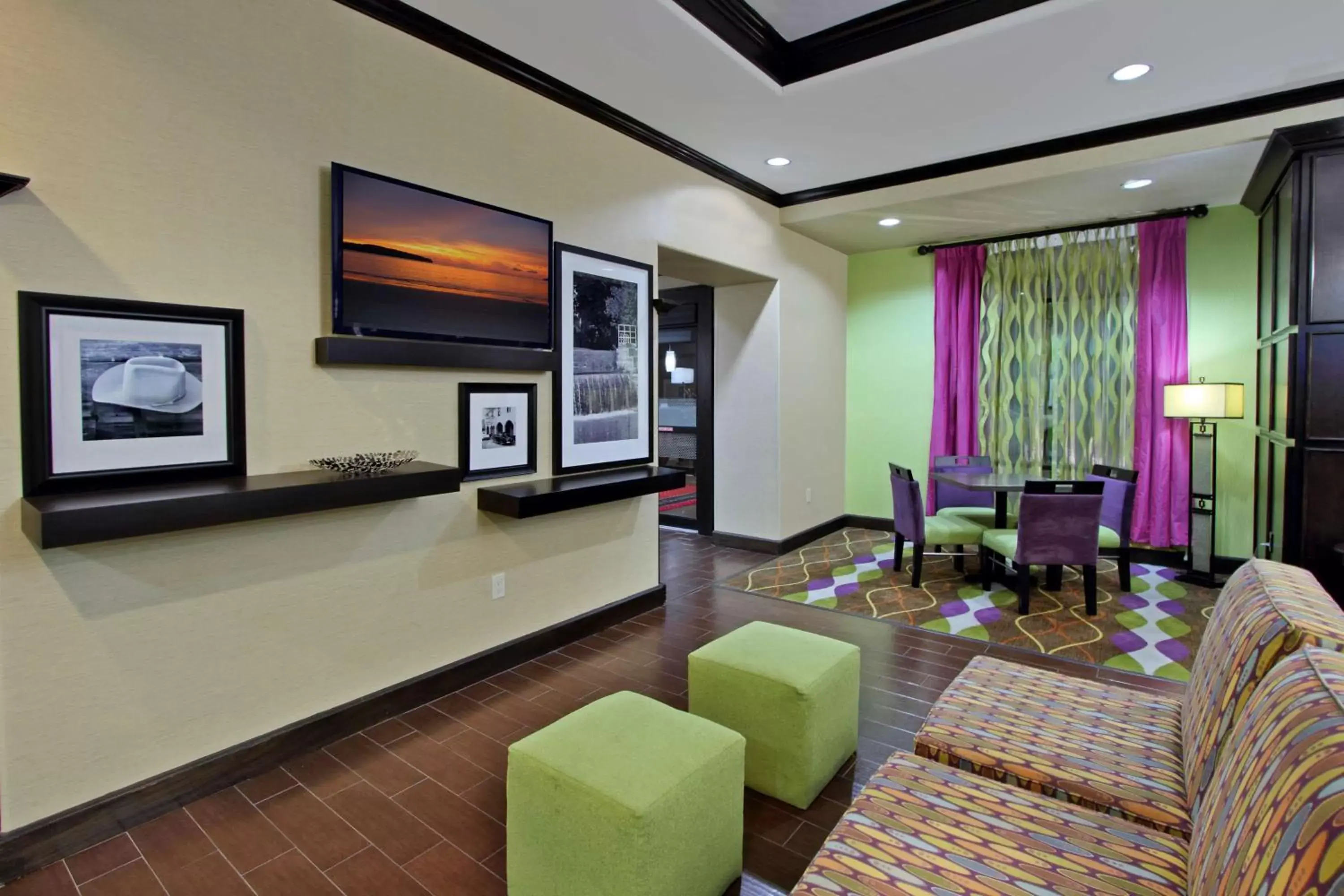 Lobby or reception, TV/Entertainment Center in Hampton Inn Beeville