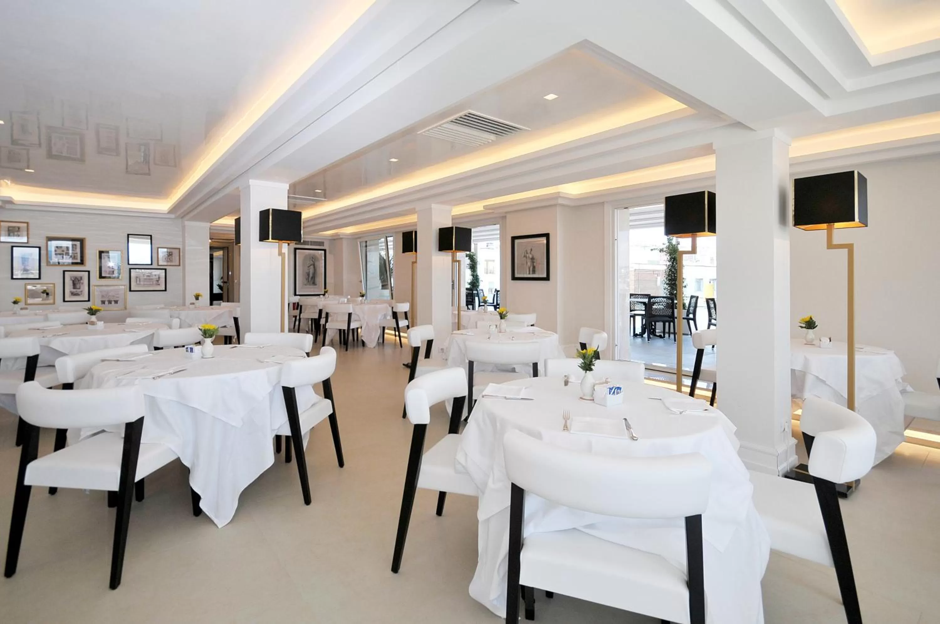 Restaurant/places to eat in Grand Hotel Oriente