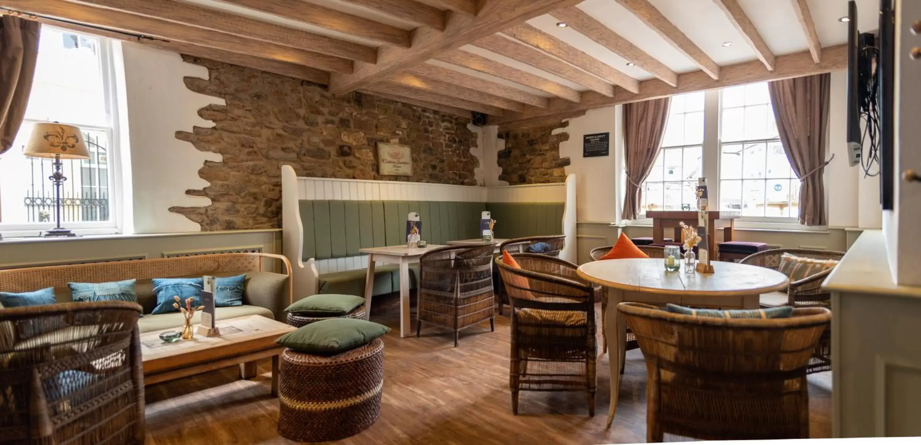 Restaurant/places to eat in The Oak House Hotel
