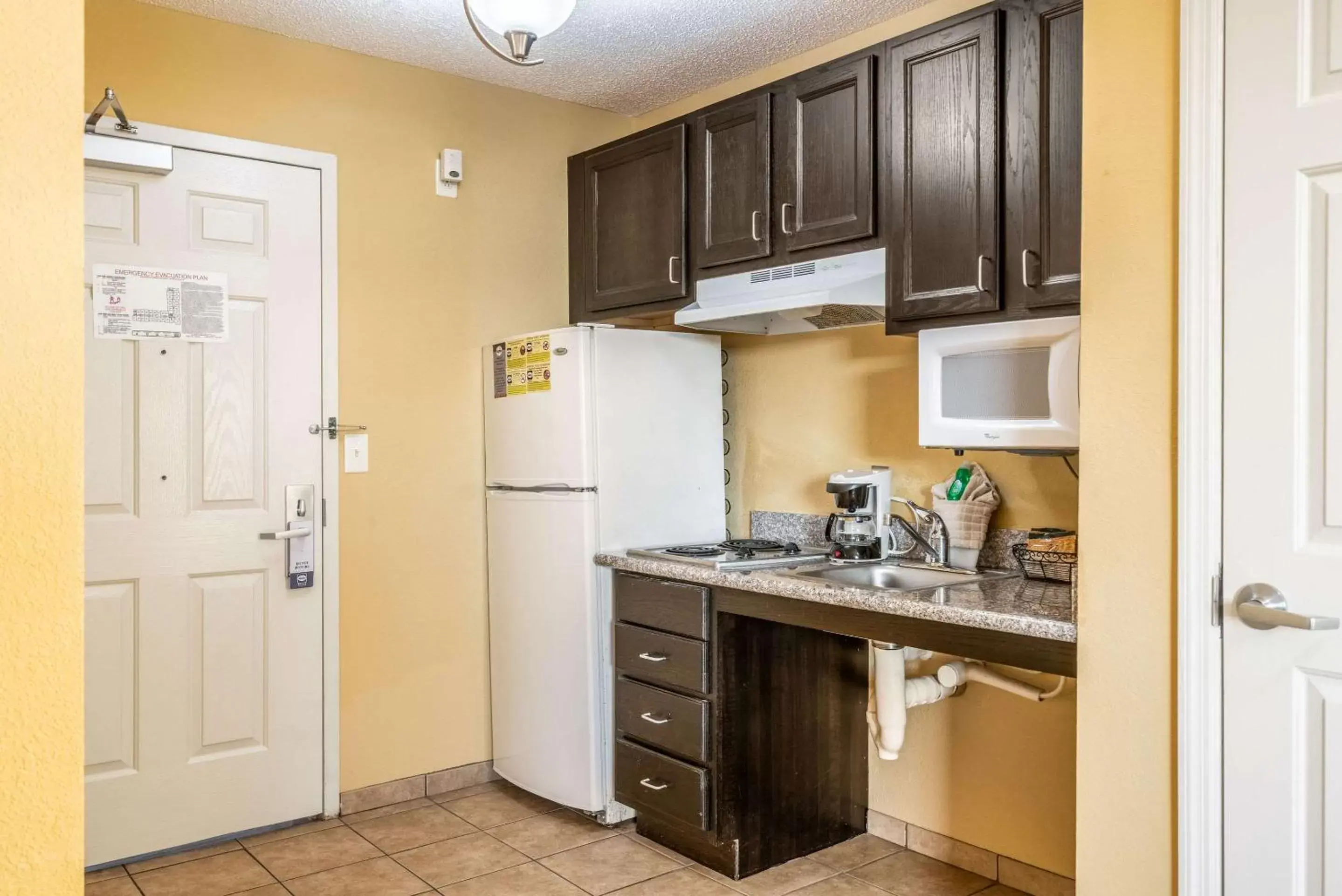 Photo of the whole room, Kitchen/Kitchenette in Suburban Studios Near Camp Lejeune