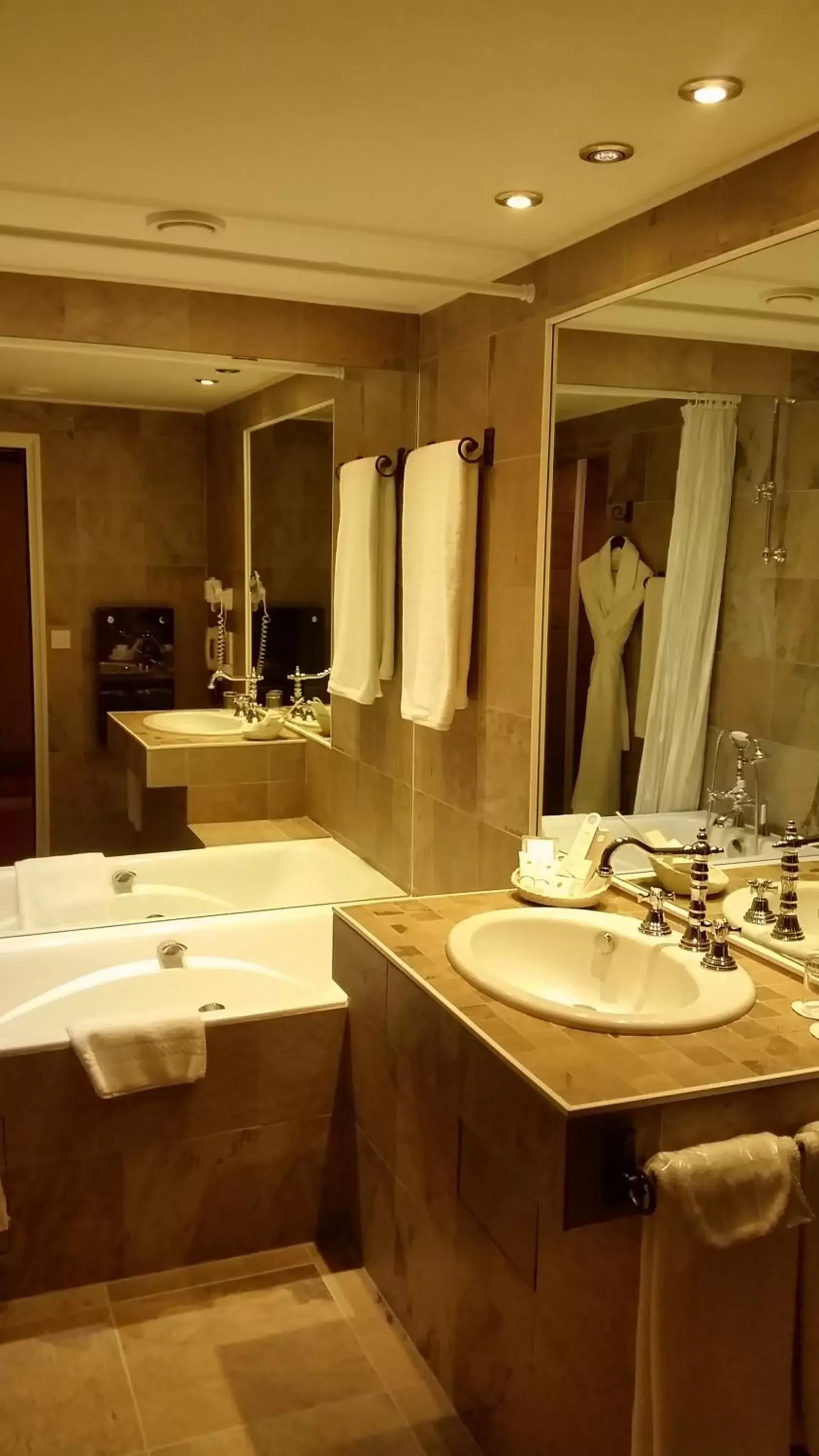 Bathroom in Hôtel & Spa Greuze