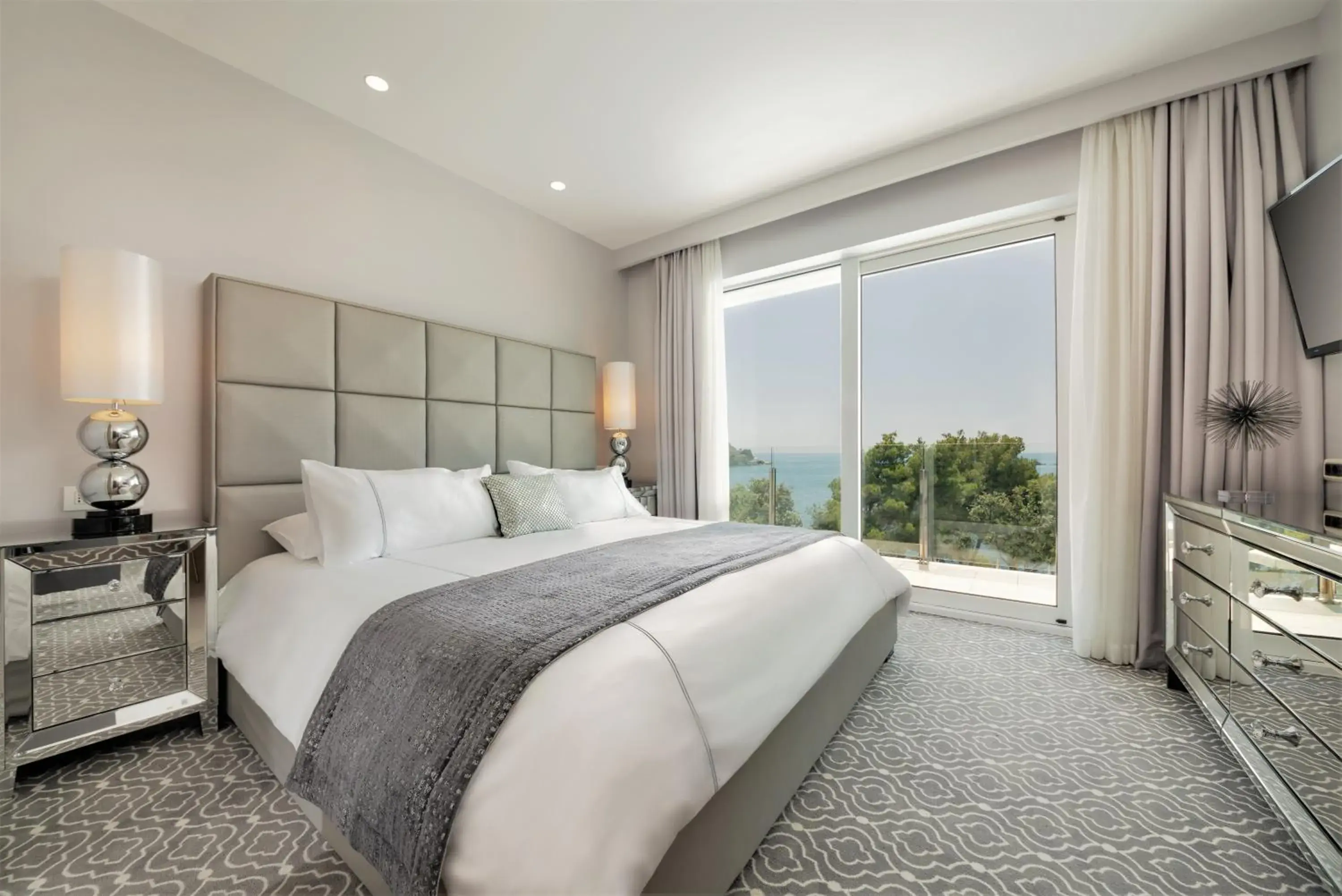 Bedroom, Bed in Royal Palm Hotel Bedroom, Bed in Royal Palm Hotel