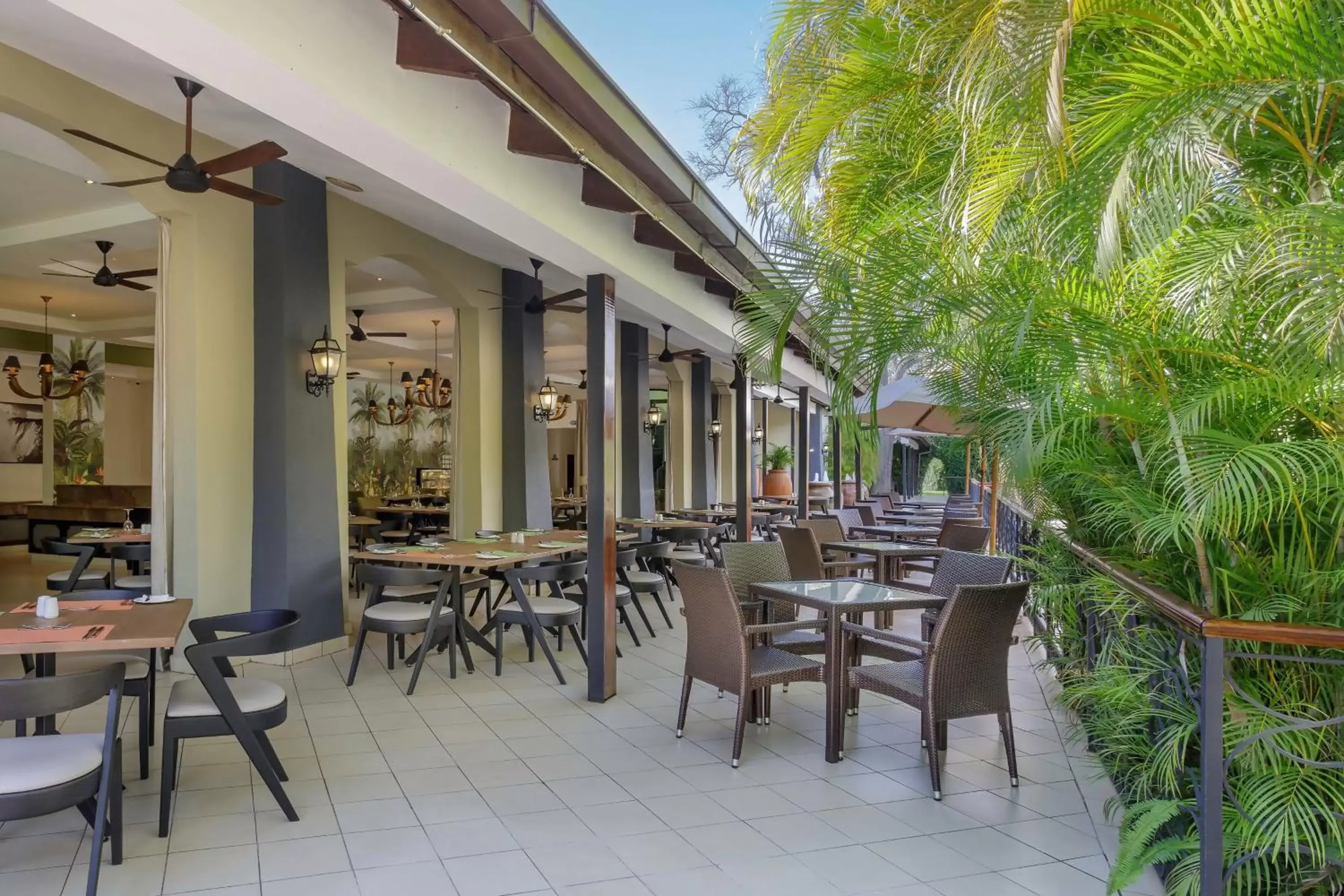 Restaurant/Places to Eat in Protea Hotel by Marriott Livingstone