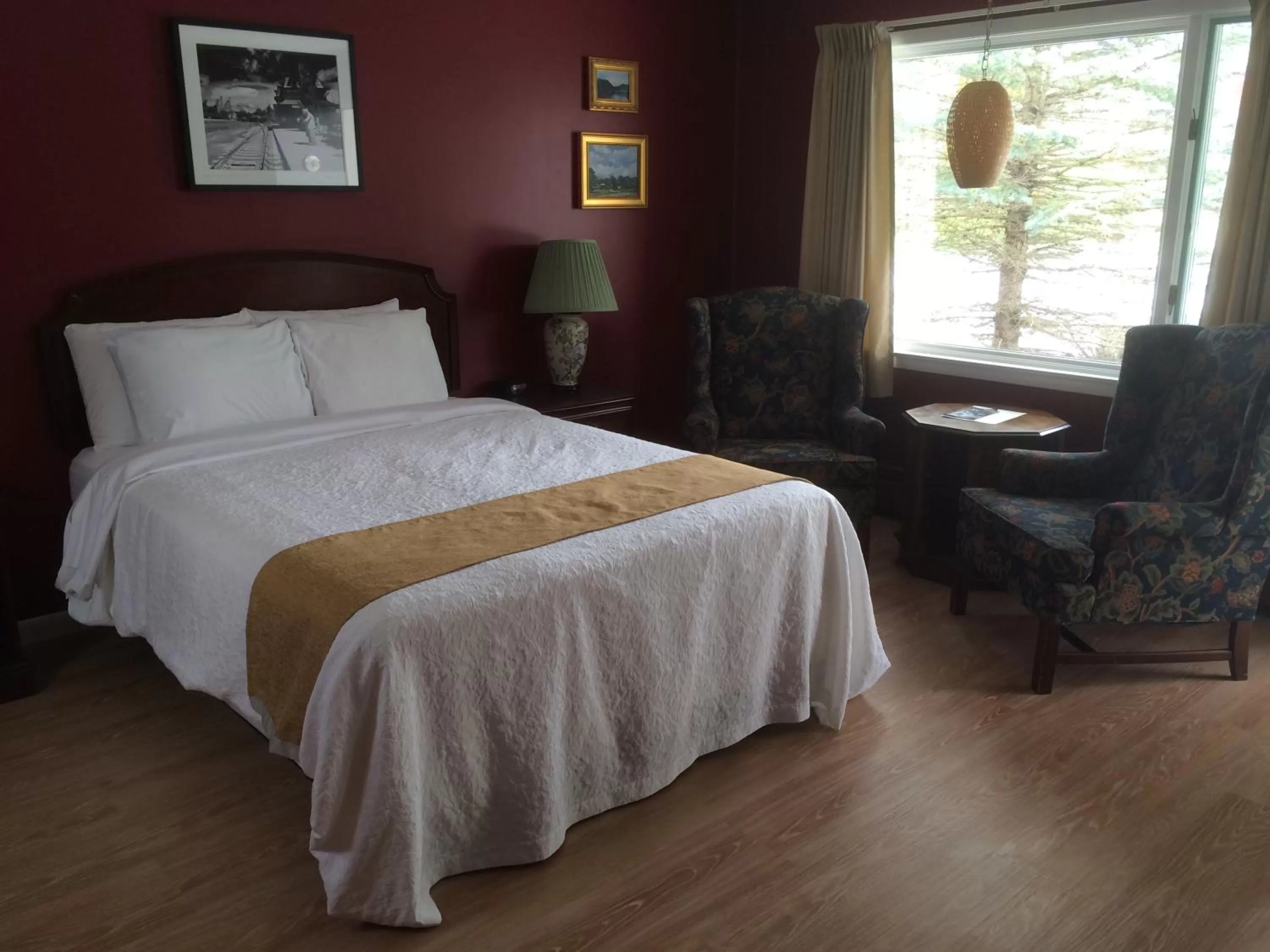 Bed in Harwood Hill Motel