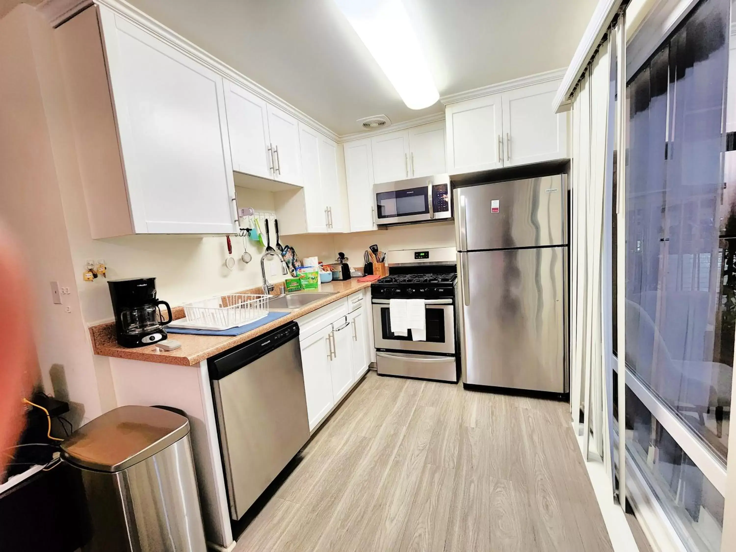 dishwasher, Kitchen/Kitchenette in Executive Santa Monica Suites