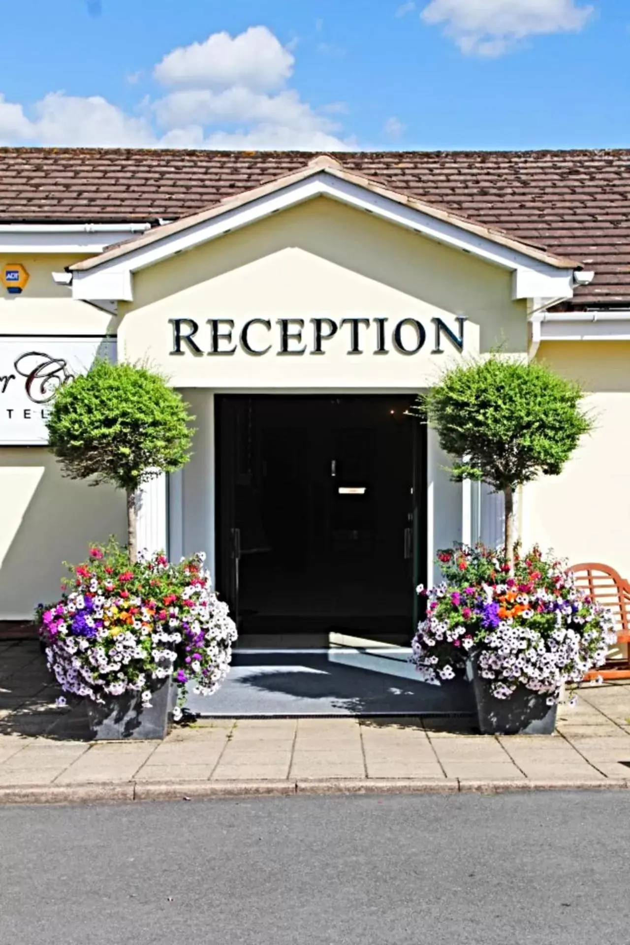 Facade/entrance in Exeter Court Hotel