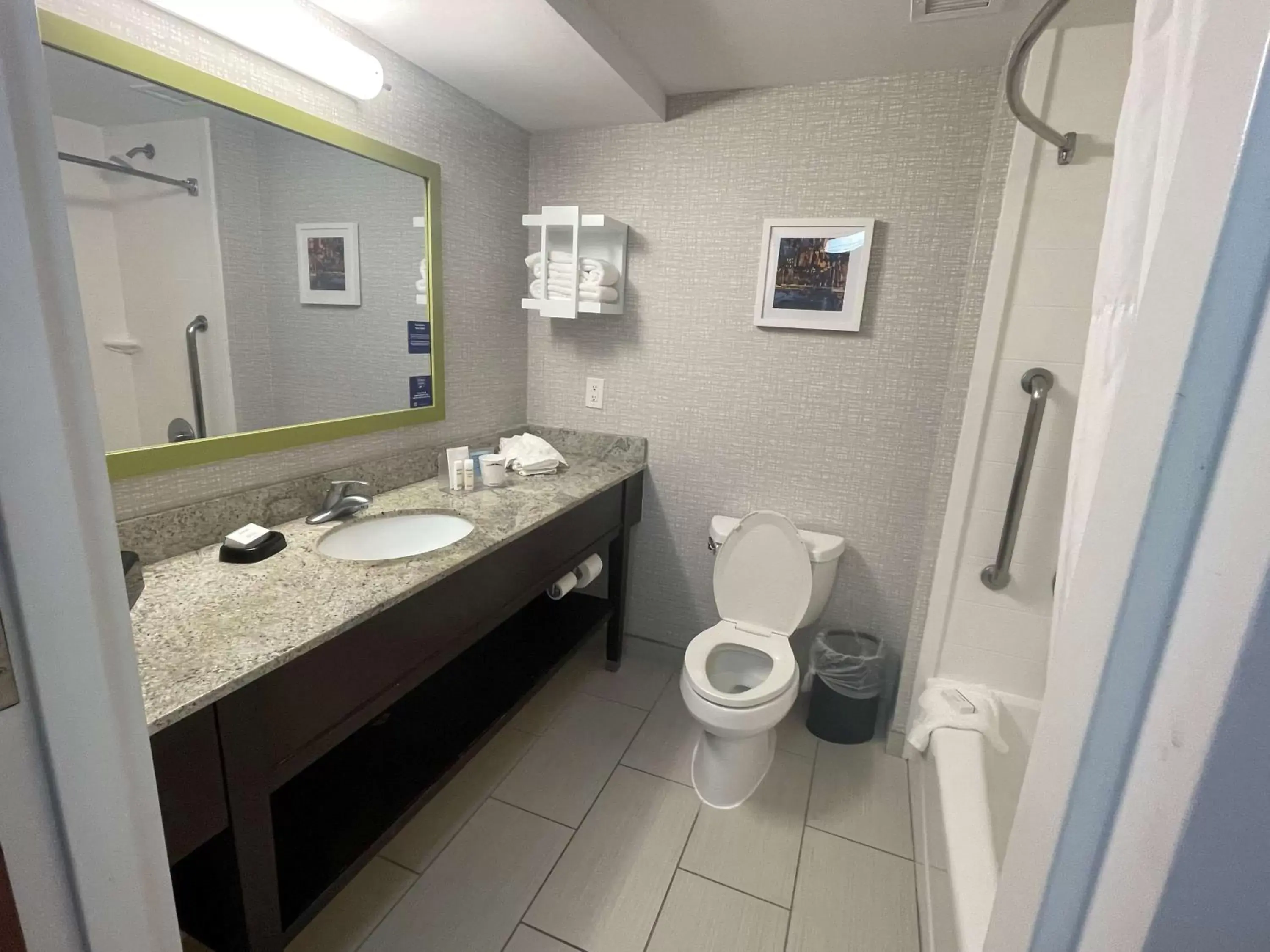 Bathroom in Hampton Inn Ridgefield Park