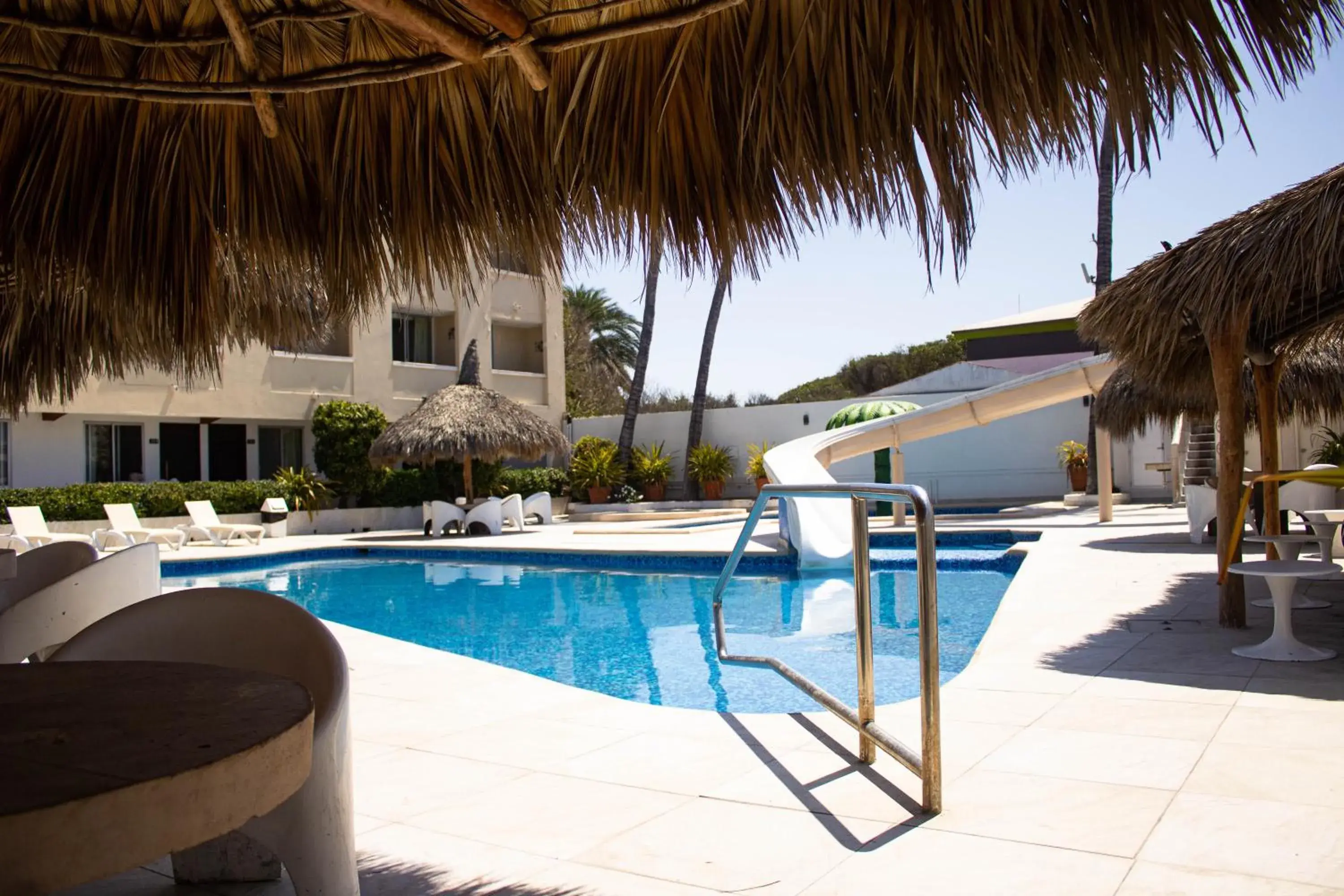 Swimming Pool in Hotel Sands Arenas