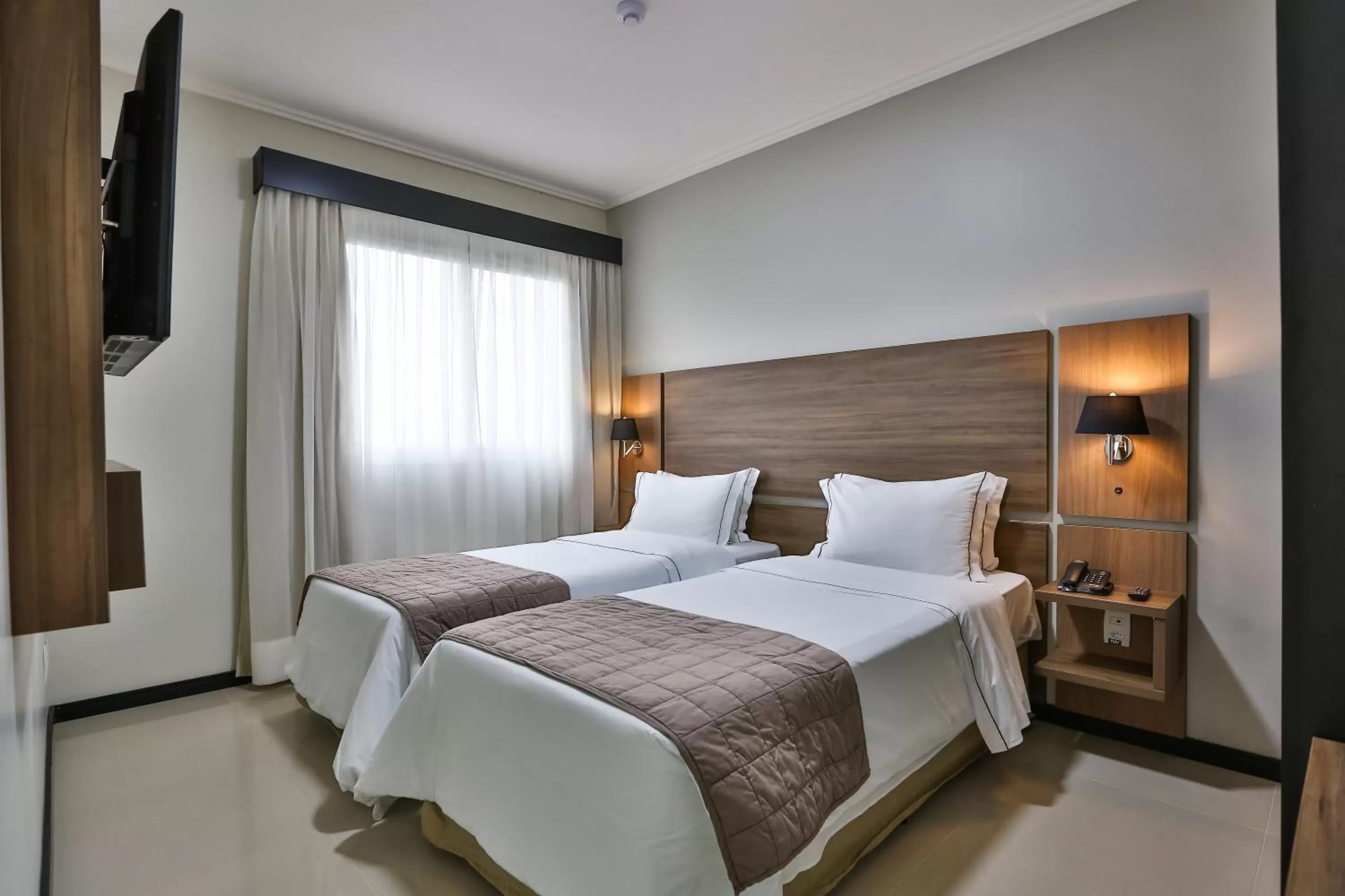 Bed in Wyndham Golden Foz Suítes