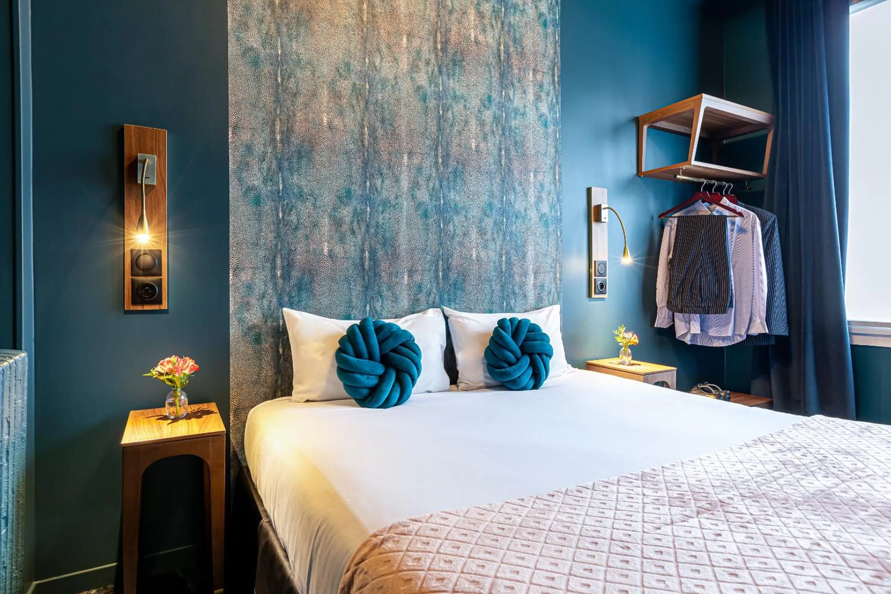 Bed in Hotel Glasgow Monceau by Patrick Hayat