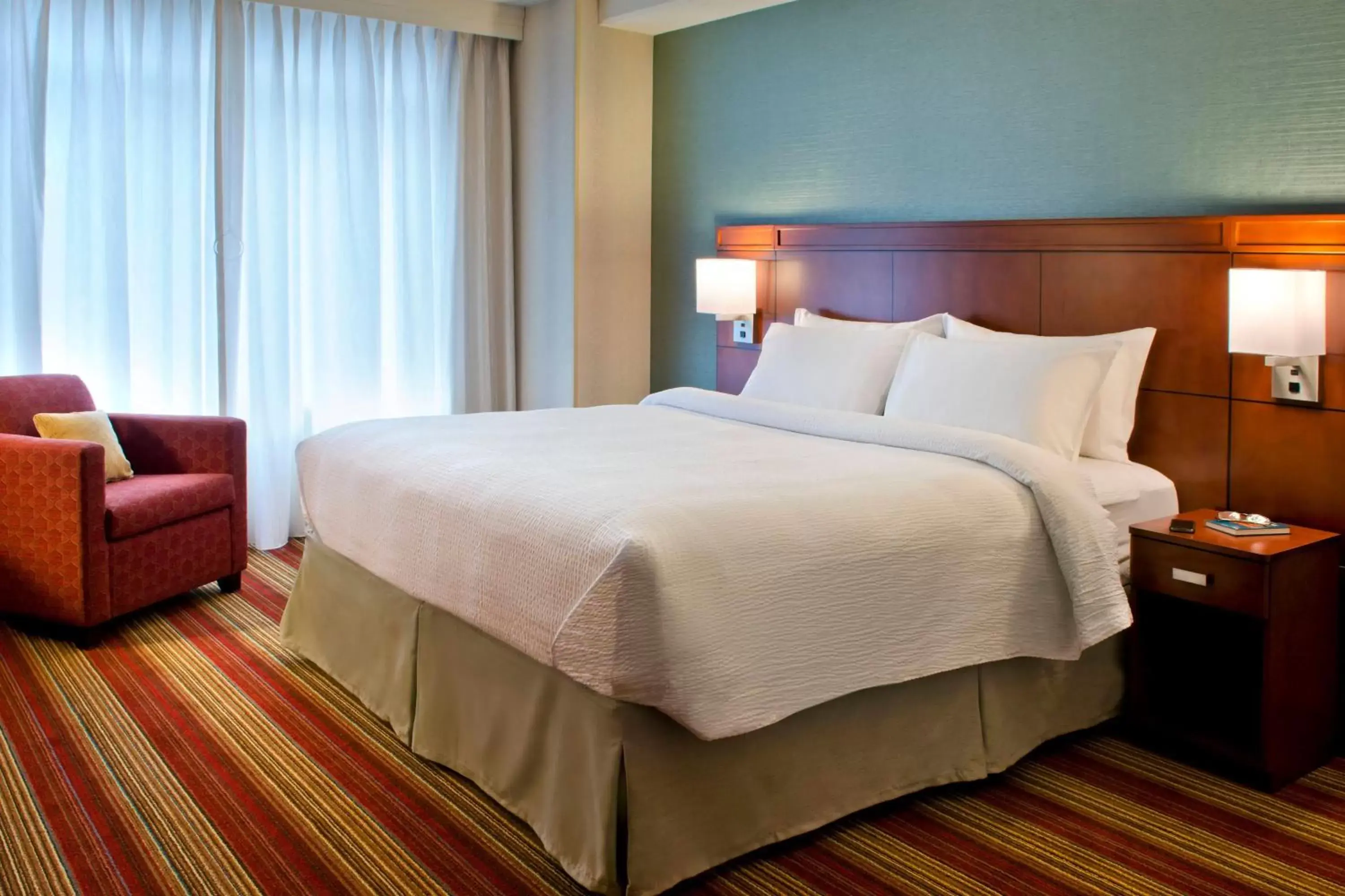 Photo of the whole room, Bed in Courtyard by Marriott Washington, D.C./Foggy Bottom
