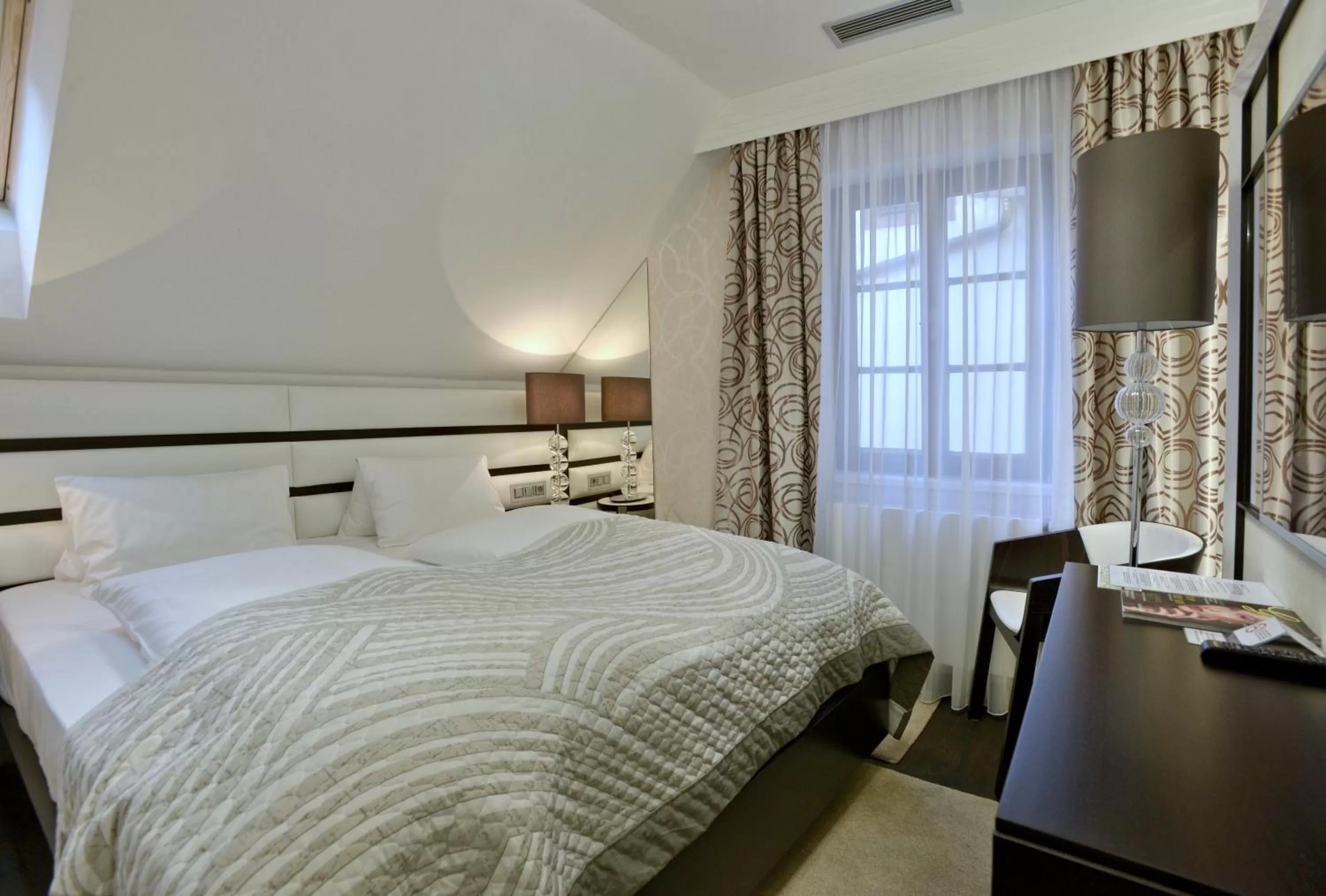 Bedroom, Bed in Hotel Grand