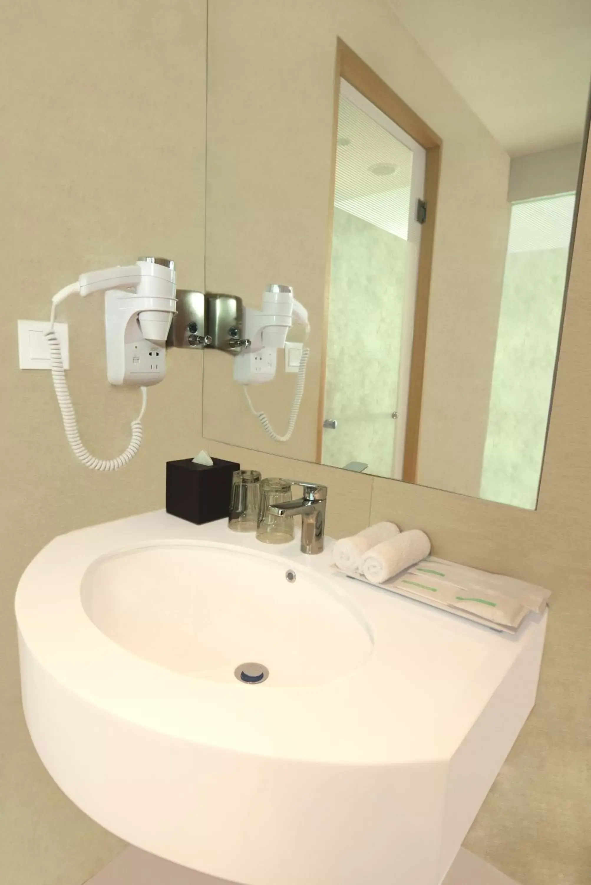 Bathroom in Holiday Inn Express Jakarta International Expo, an IHG Hotel