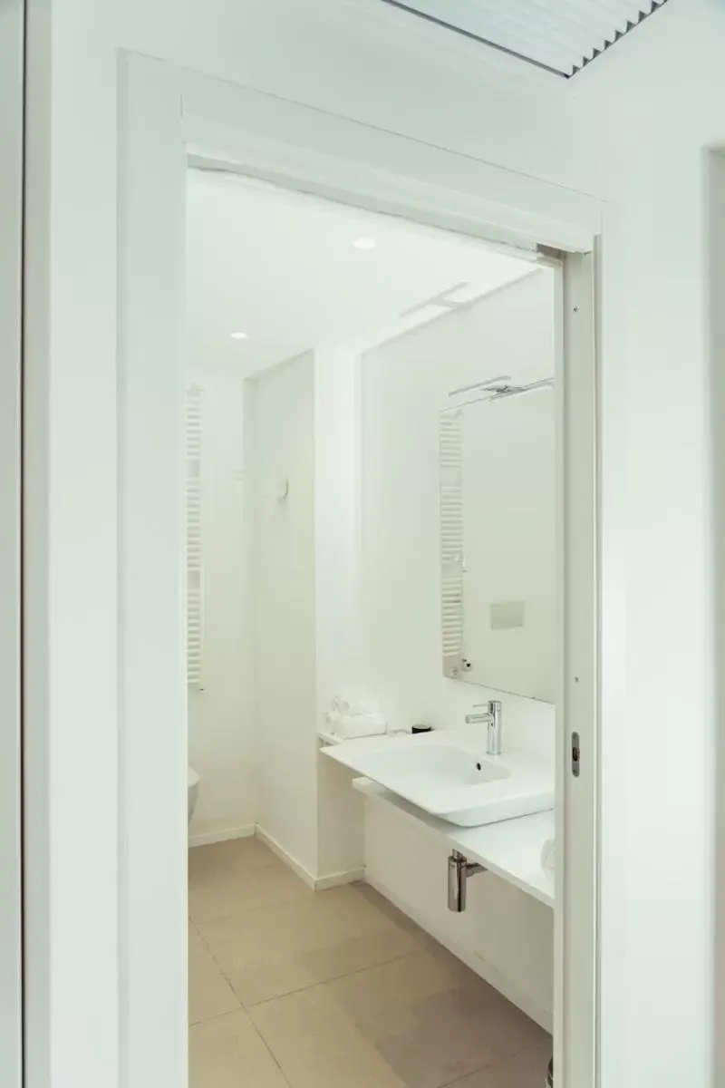 Bathroom in Marina Gardens Boutique&Suites