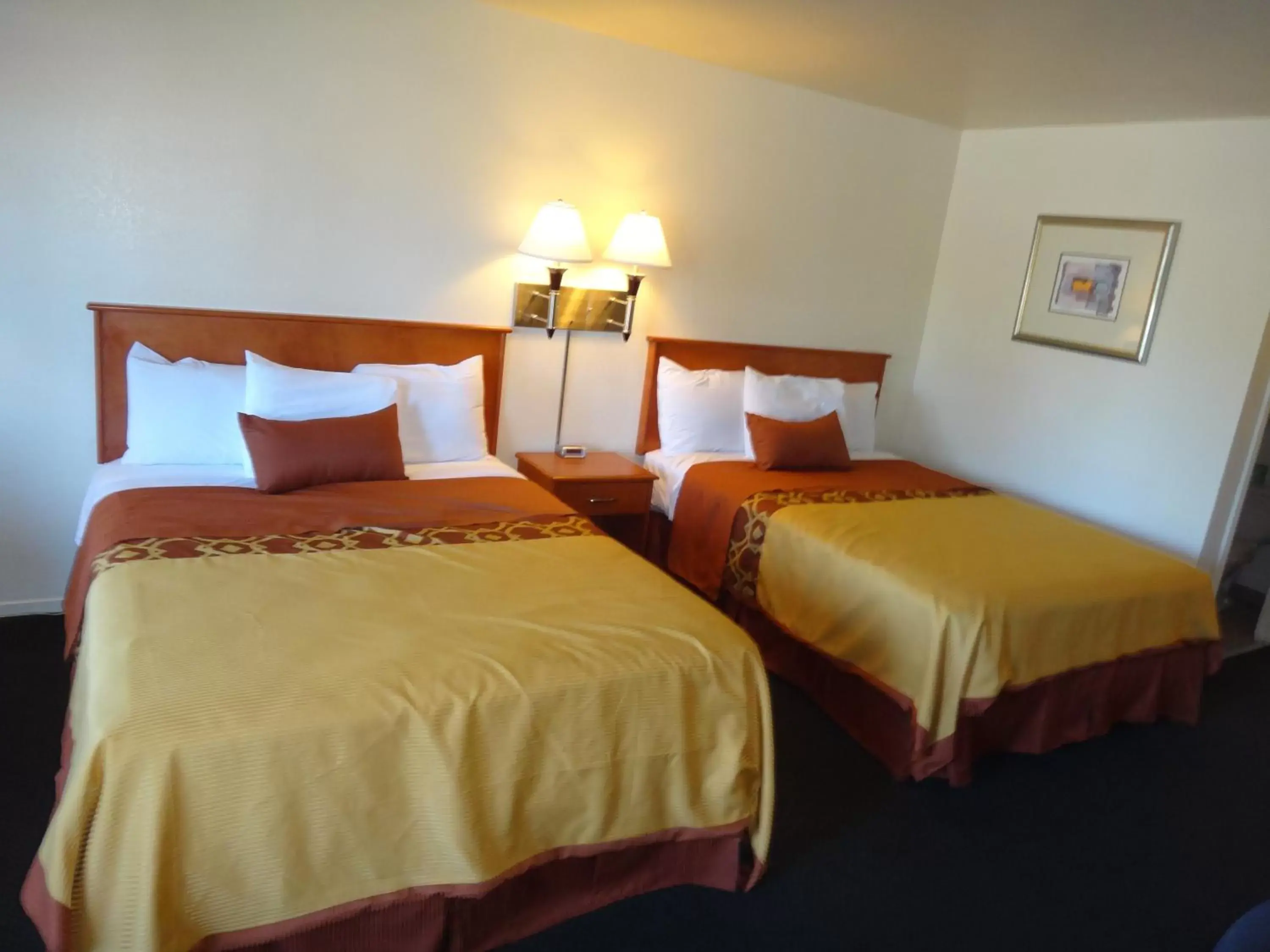 Photo of the whole room, Bed in Americas Best Value Inn Santa Rosa