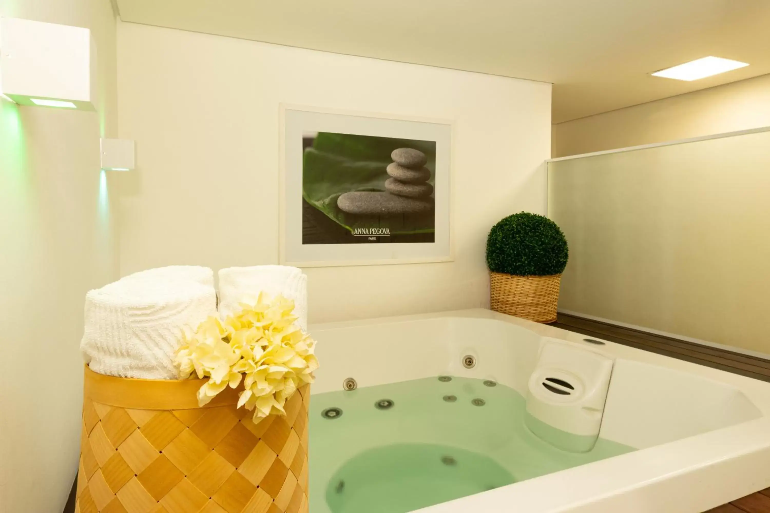 Spa and wellness centre/facilities, Bathroom in Grand Mercure Curitiba Rayon