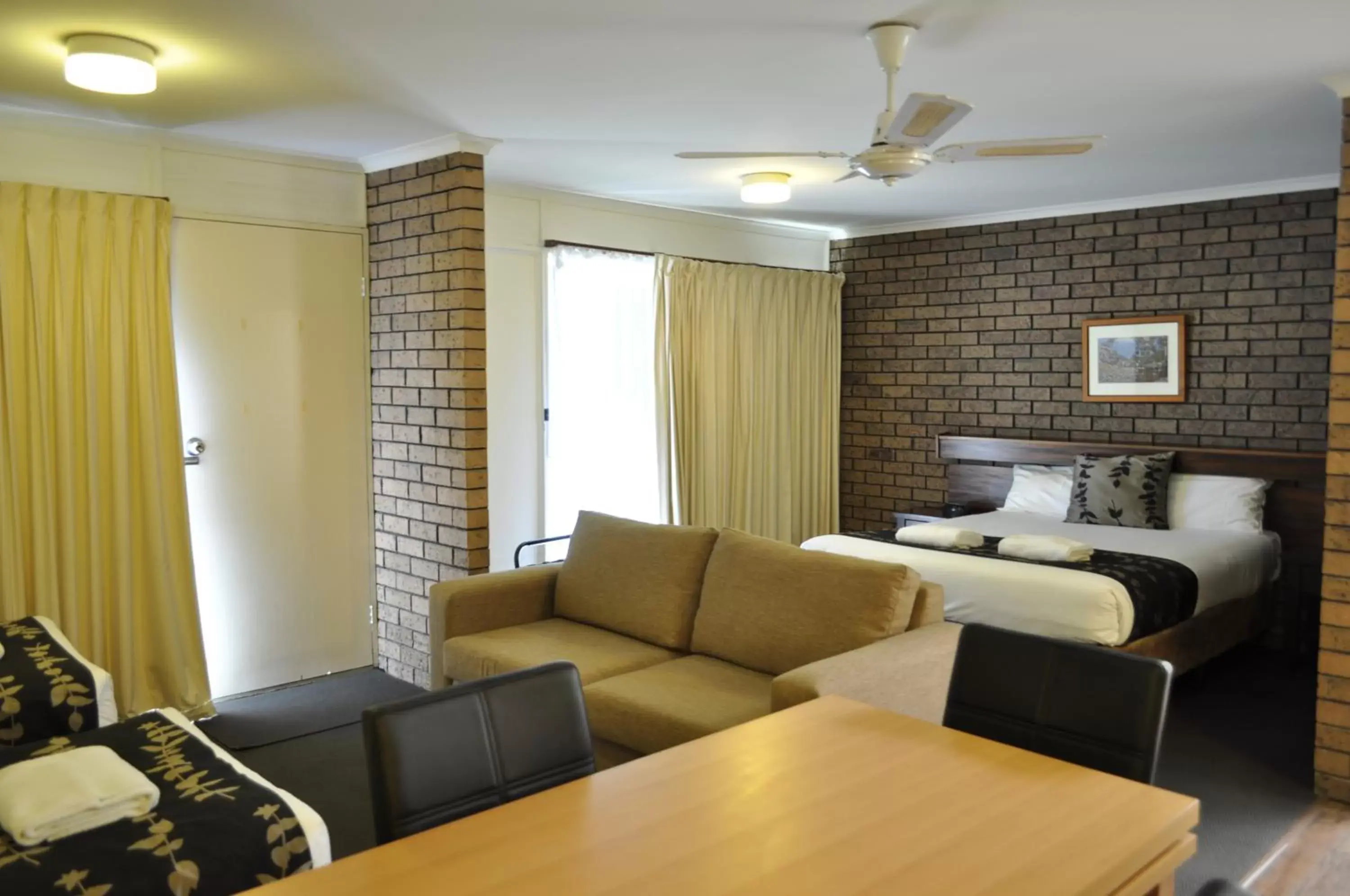 Seating Area in Albury Burvale Motor Inn