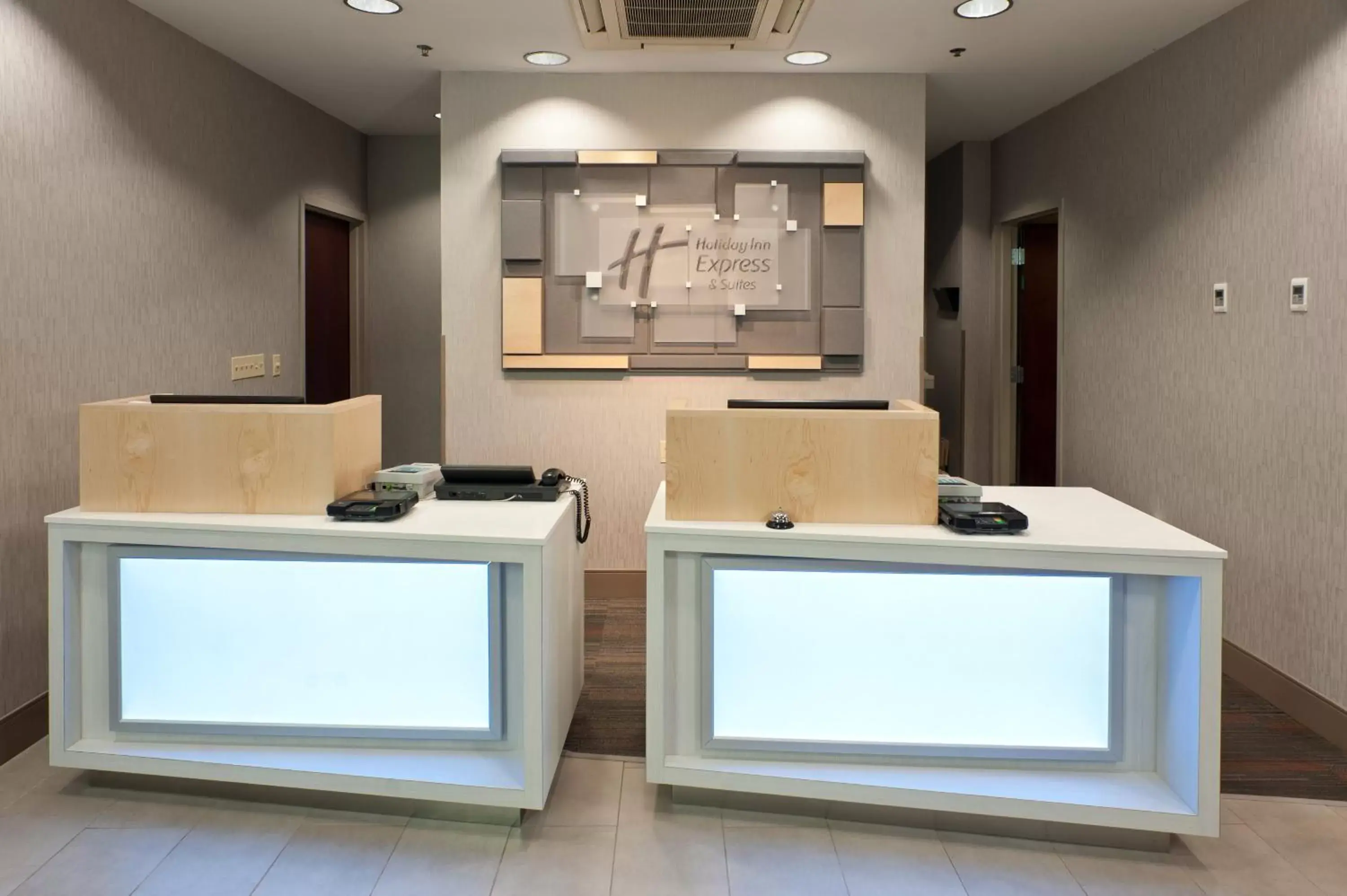 Property building in Holiday Inn Express Hotel & Suites Scott-Lafayette West by IHG Property building in Holiday Inn Express Hotel & Suites Scott-Lafayette West by IHG