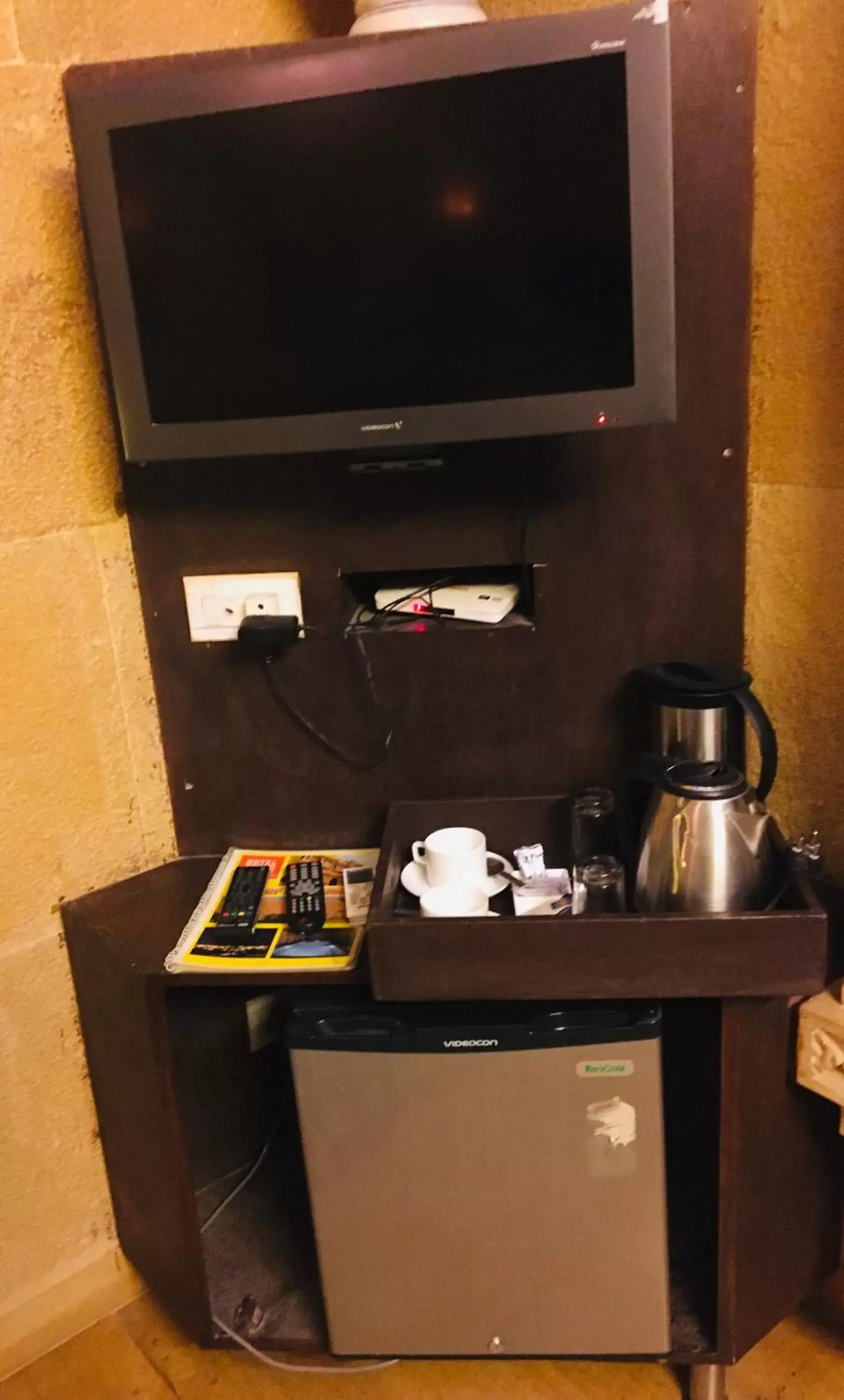 Coffee/tea facilities, TV/Entertainment Center in Hotel Tokyo Palace