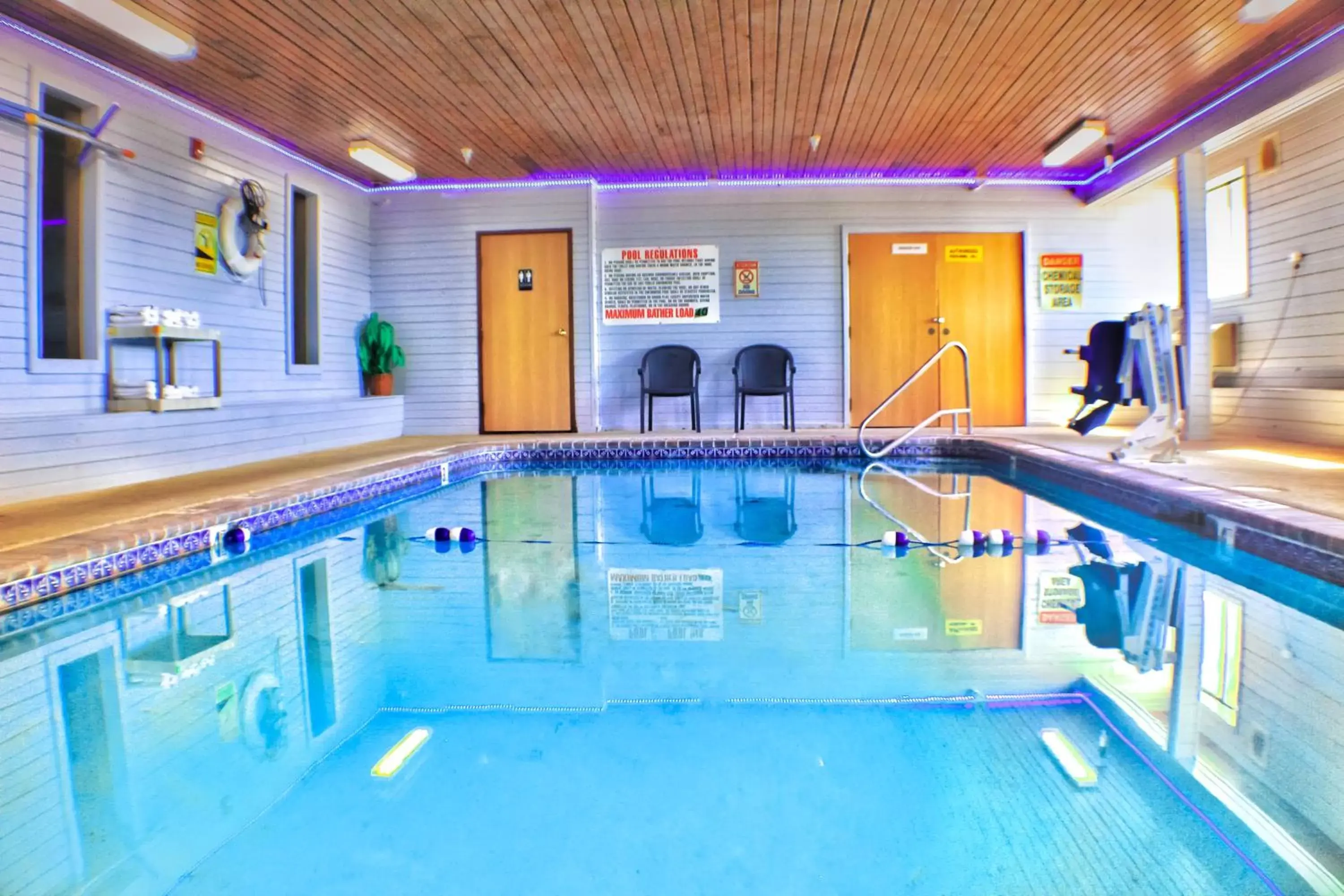 Pool view, Swimming Pool in Victorian Inn & Suites-York