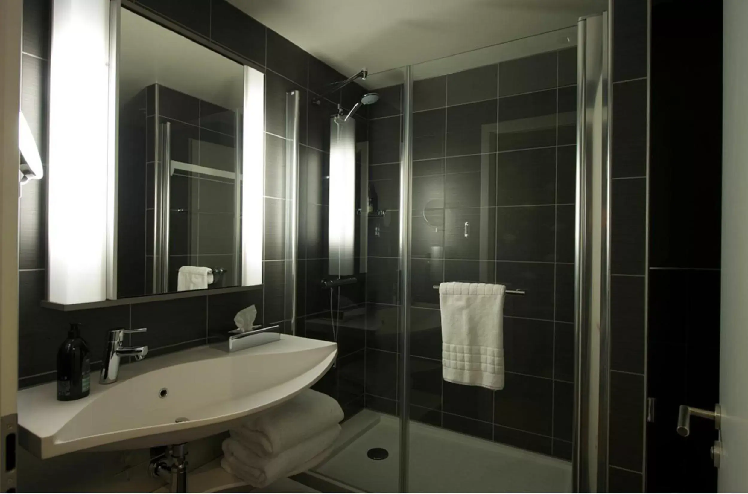 Shower, Bathroom in Aparthotel Adagio Liverpool City Centre