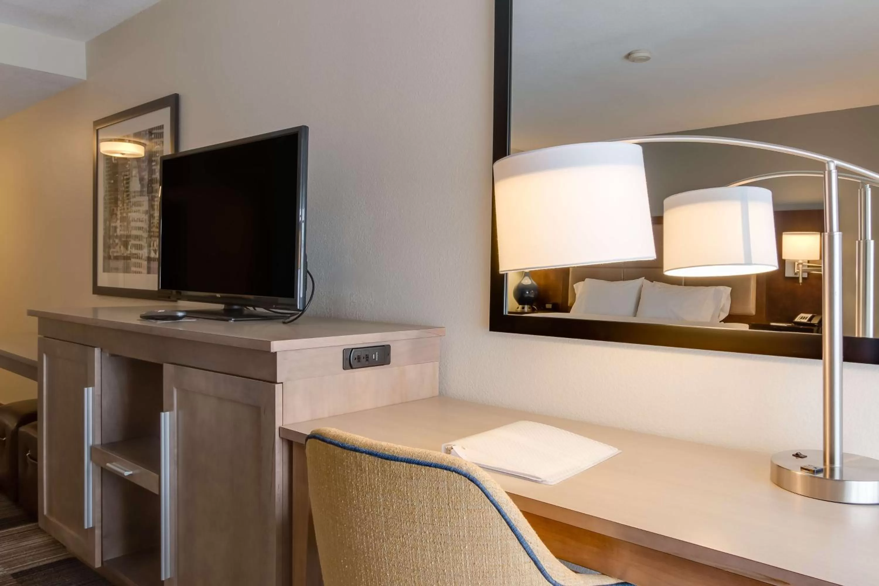 Bed in Hampton Inn Bellevue/Nashville I-40 West