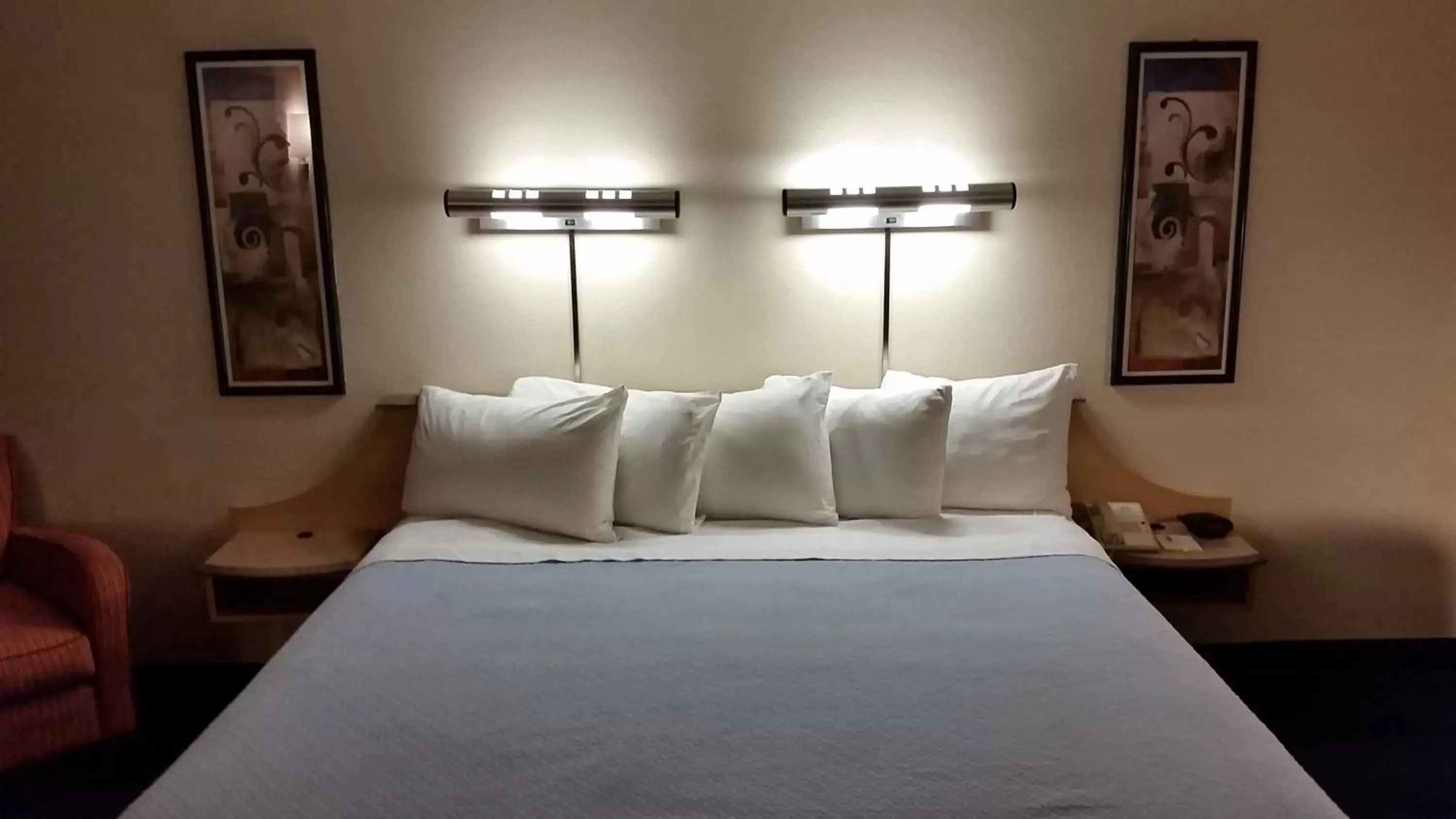 Decorative detail, Bed in Days Inn by Wyndham Buena Park Anaheim Decorative detail, Bed in Days Inn by Wyndham Buena Park Anaheim