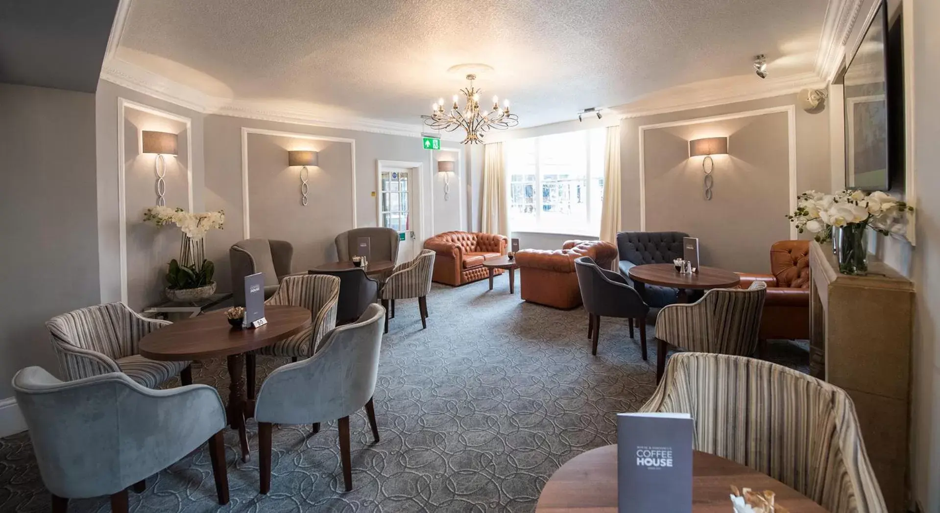 Lounge or bar, Restaurant/Places to Eat in The Royal & Fortescue Hotel