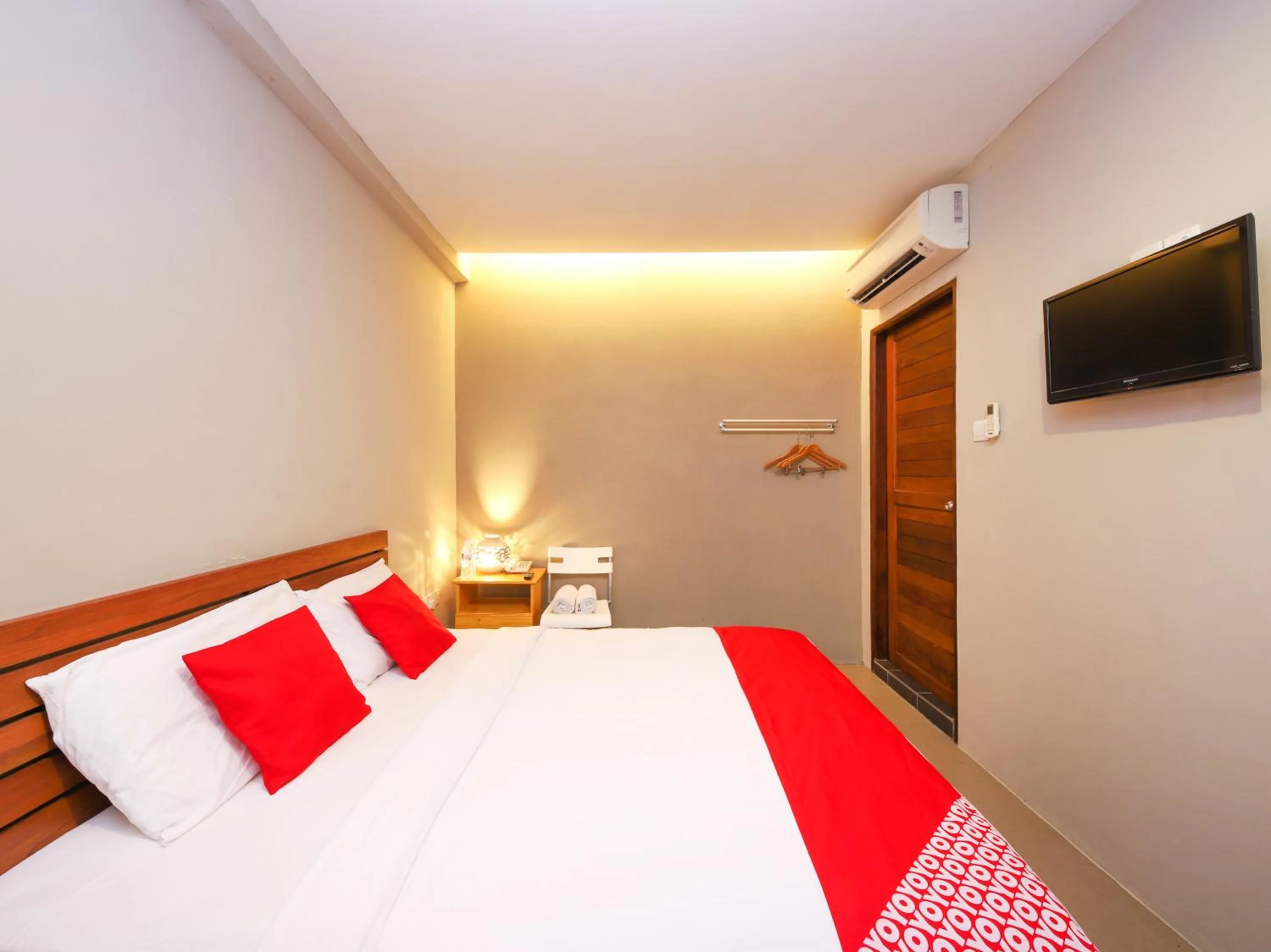 Deluxe Double Room in OYO 910 Hills Residence