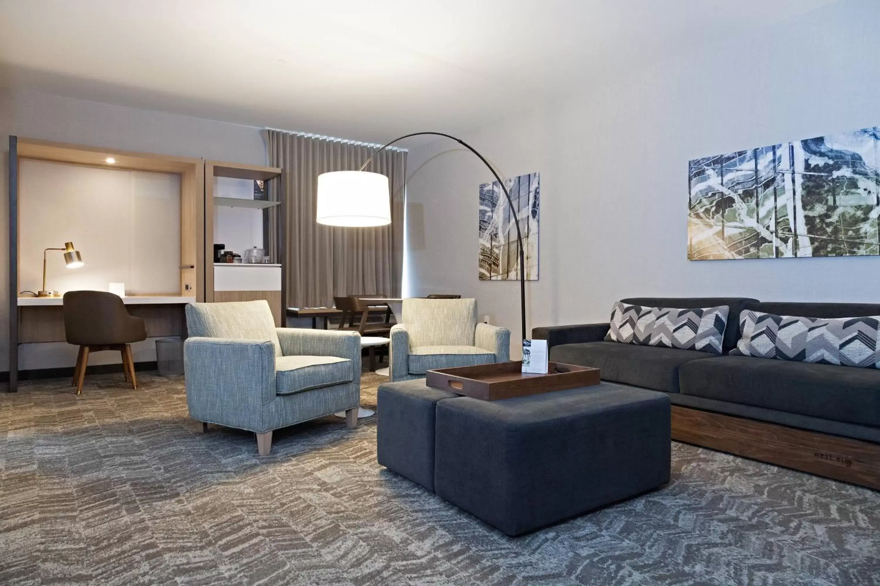 Living room, Seating Area in SpringHill Suites by Marriott Somerset Franklin Township