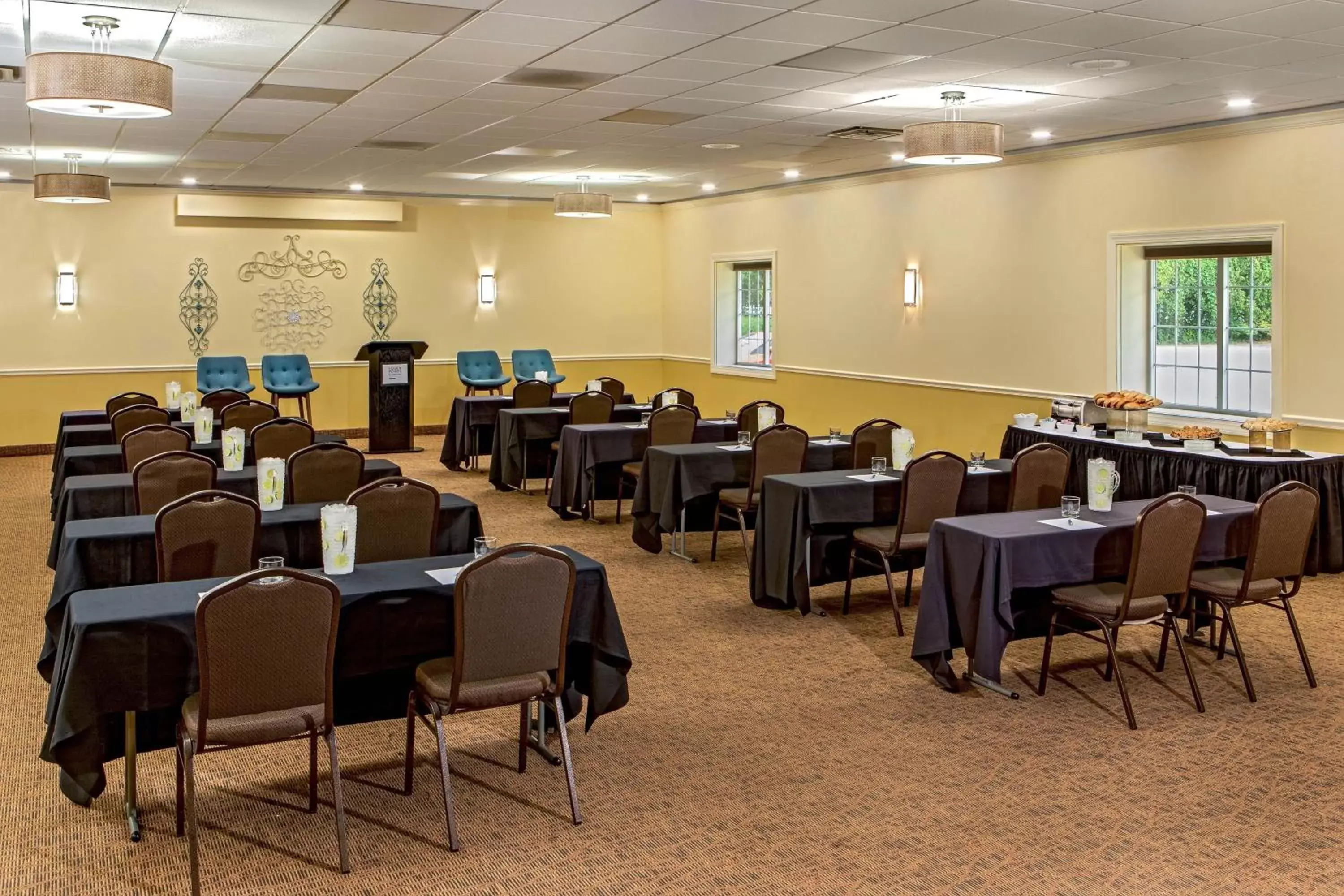 Meeting/conference room in Four Points by Sheraton Kalamazoo